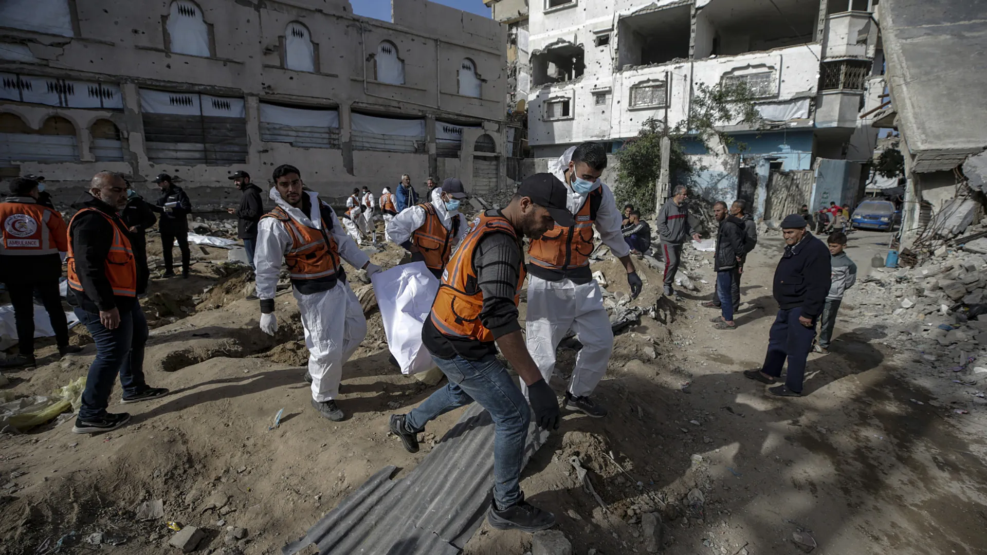 
                    Três palestinianos mortos por Israel a leste da cidade de Gaza
                