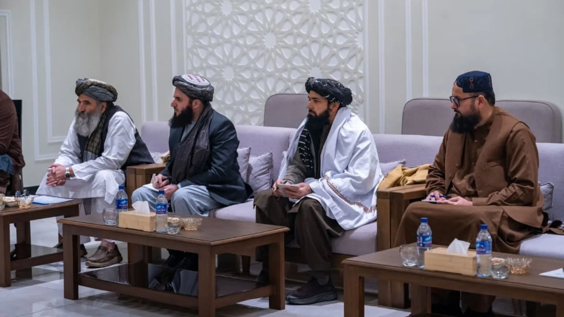 
                    ONU denuncia talibãs por restringirem acesso das mulheres à saúde
                