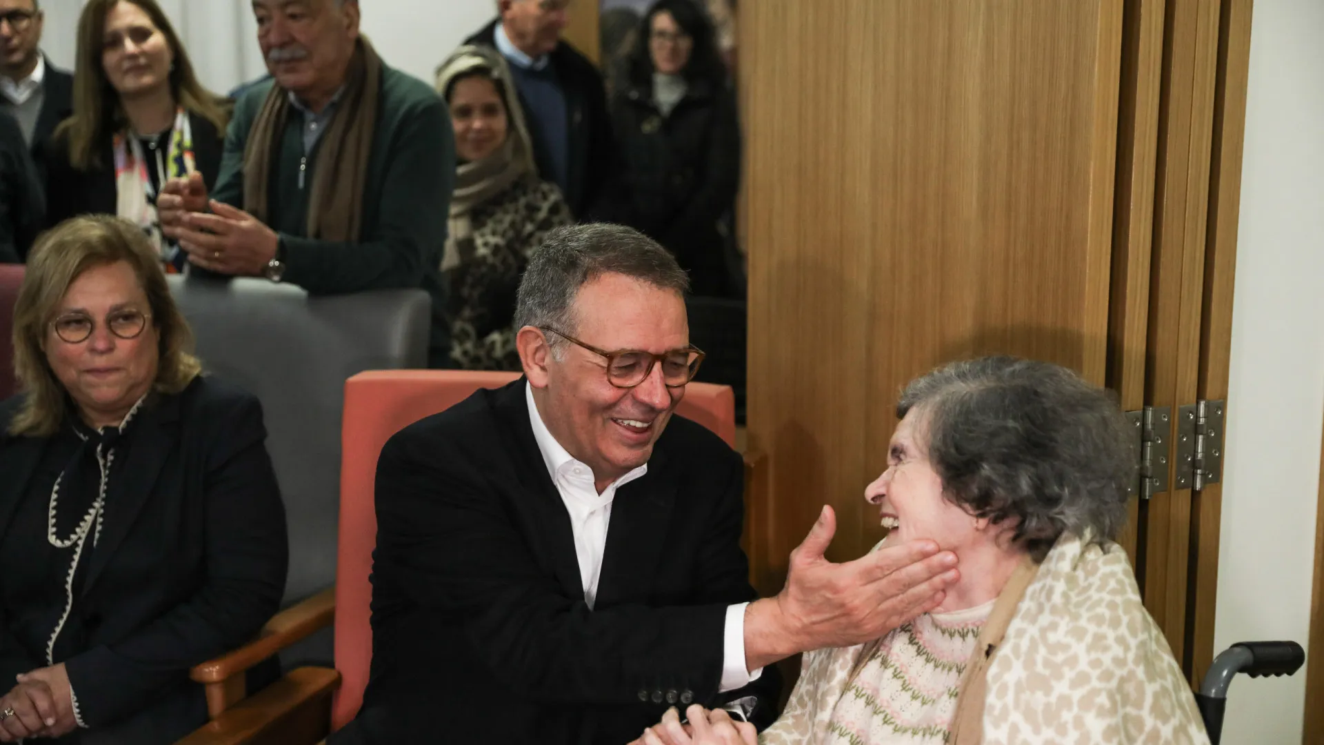 
                    António José Seguro defende: 