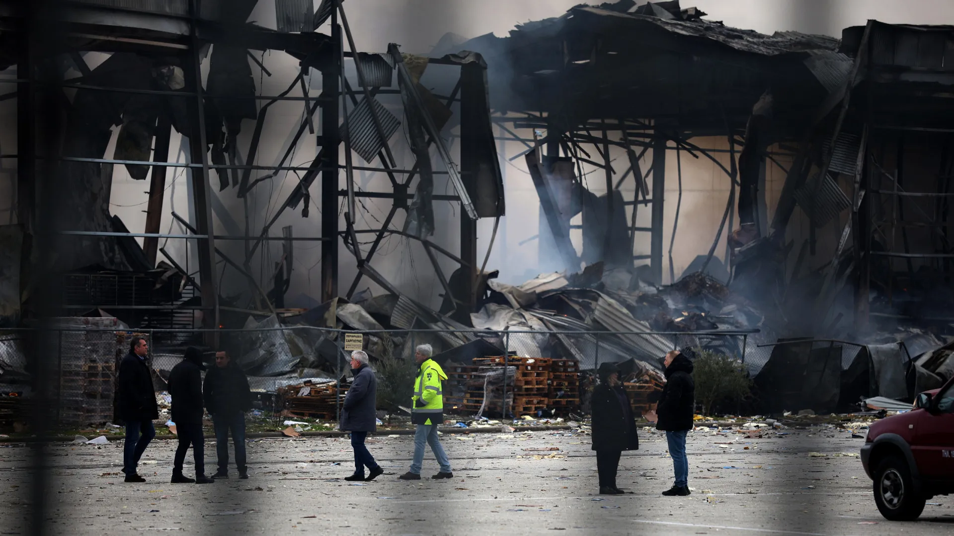 
                    Quatro mulheres morreram em explosão numa fábrica de bolachas na Grécia
                