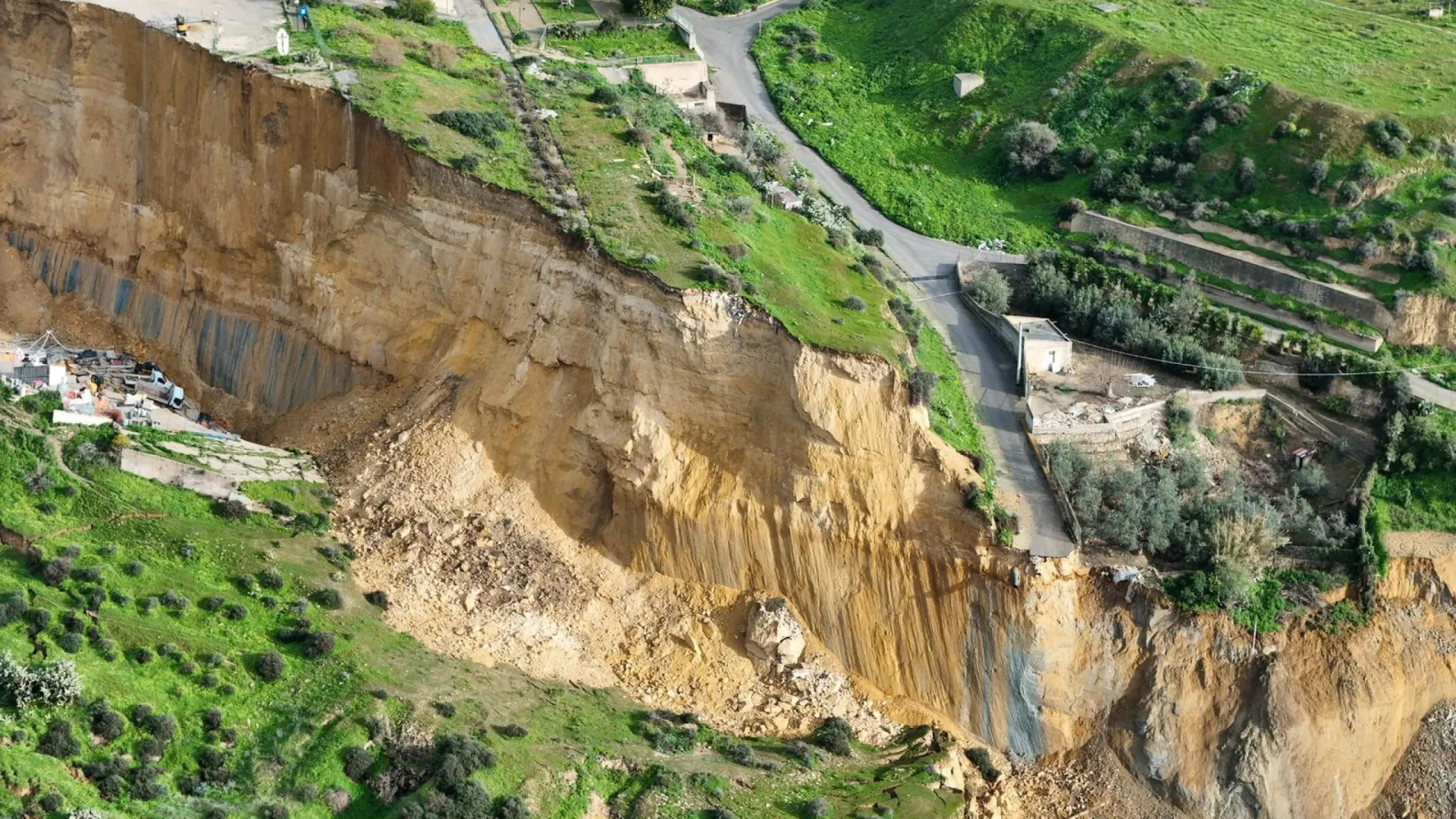 
                    Itália declara estado de emergência no sul após passagem da tempestade Harry
                