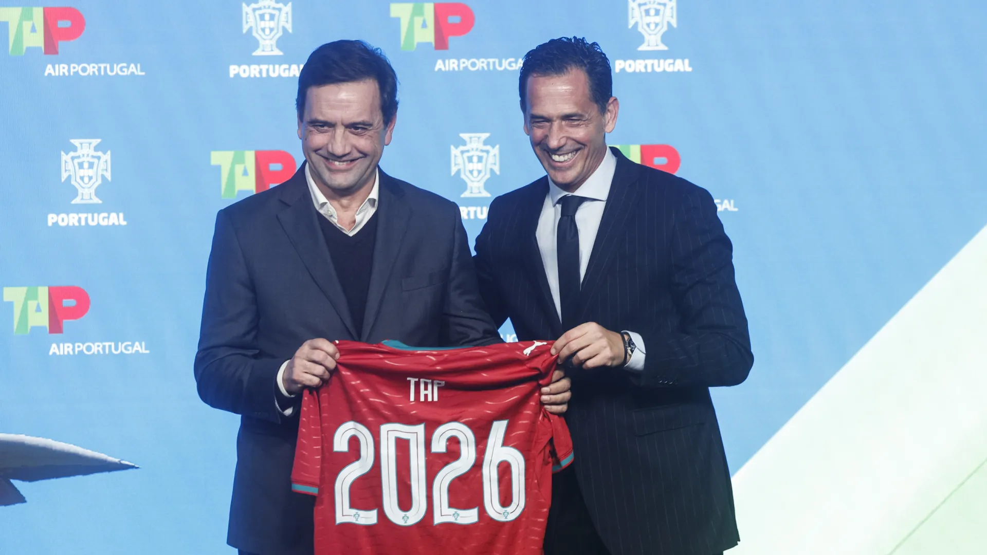 
                    FPF e TAP assinam parceria para os Mundiais de 2026 e de 2030
                