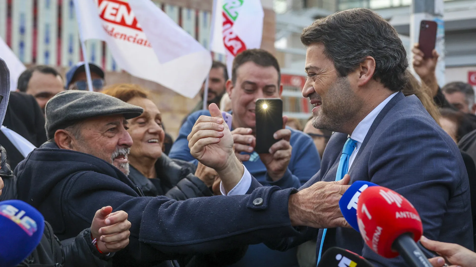 
                    André Ventura não comenta ligação de deputado a grupo 1143
                