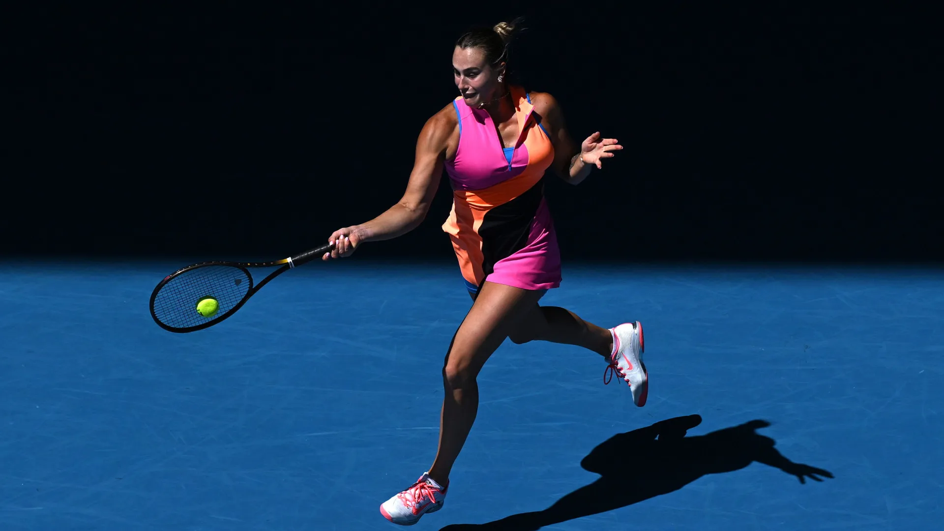 
                    Sabalenka afasta Jovic e segue para as 'meias' do Open da Austrália
                