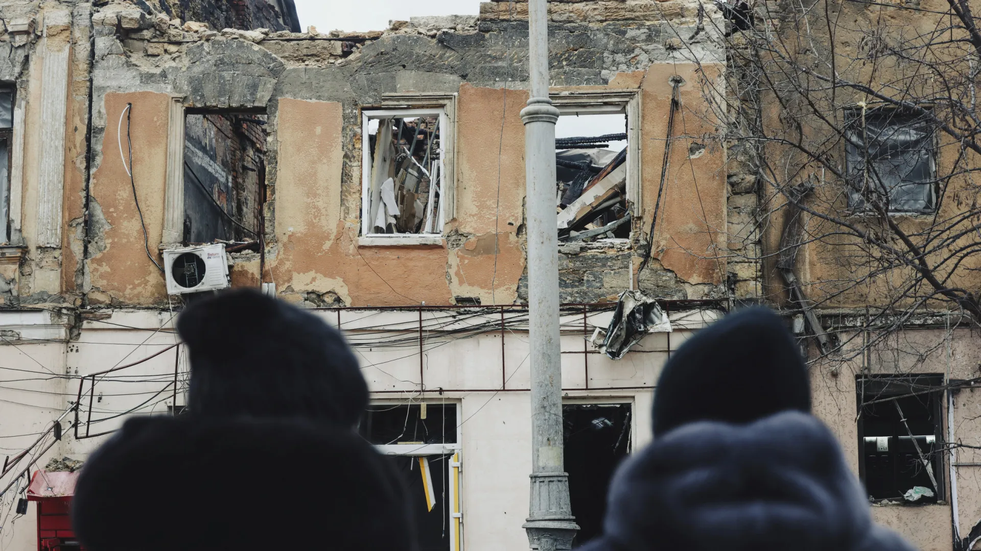 
                    Ucrânia: Ataques fazem 10 mortos e danificam infraestruturas energéticas
                