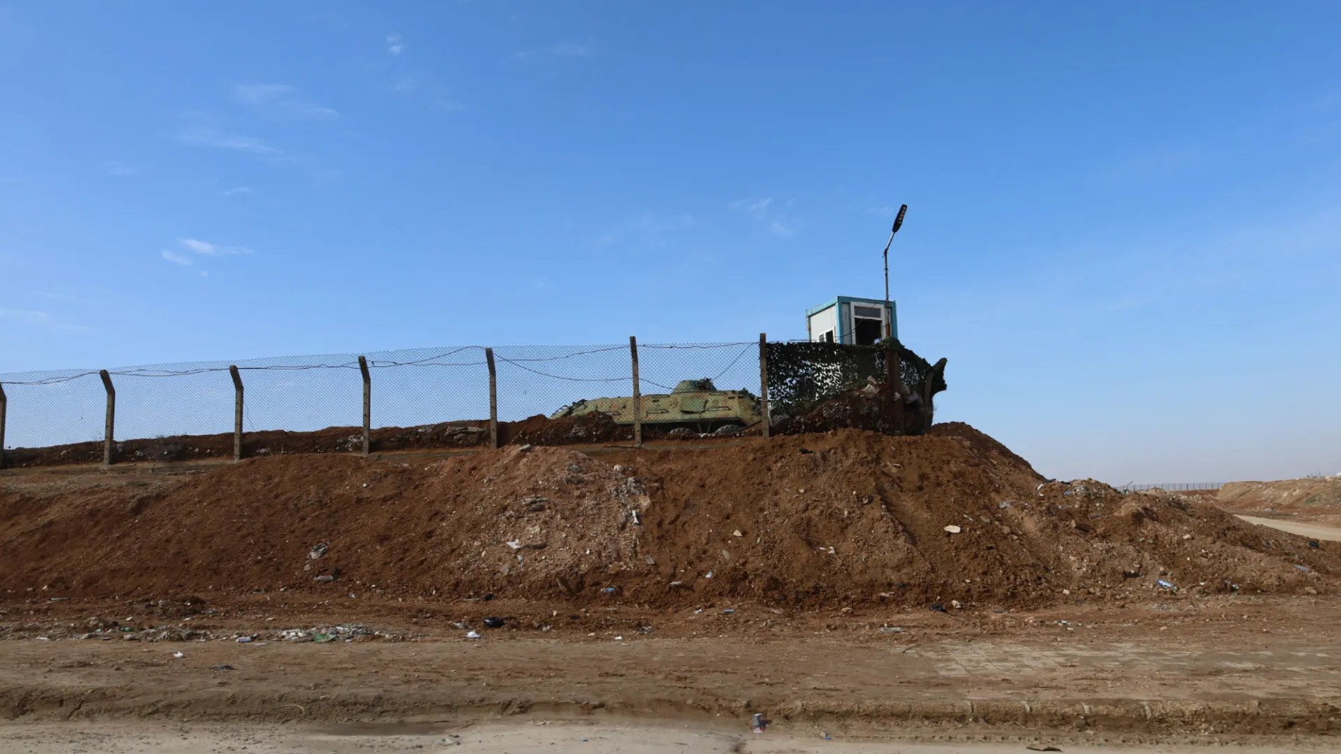 
                    Forças russas começam a retirar-se das bases no nordeste da Síria
                