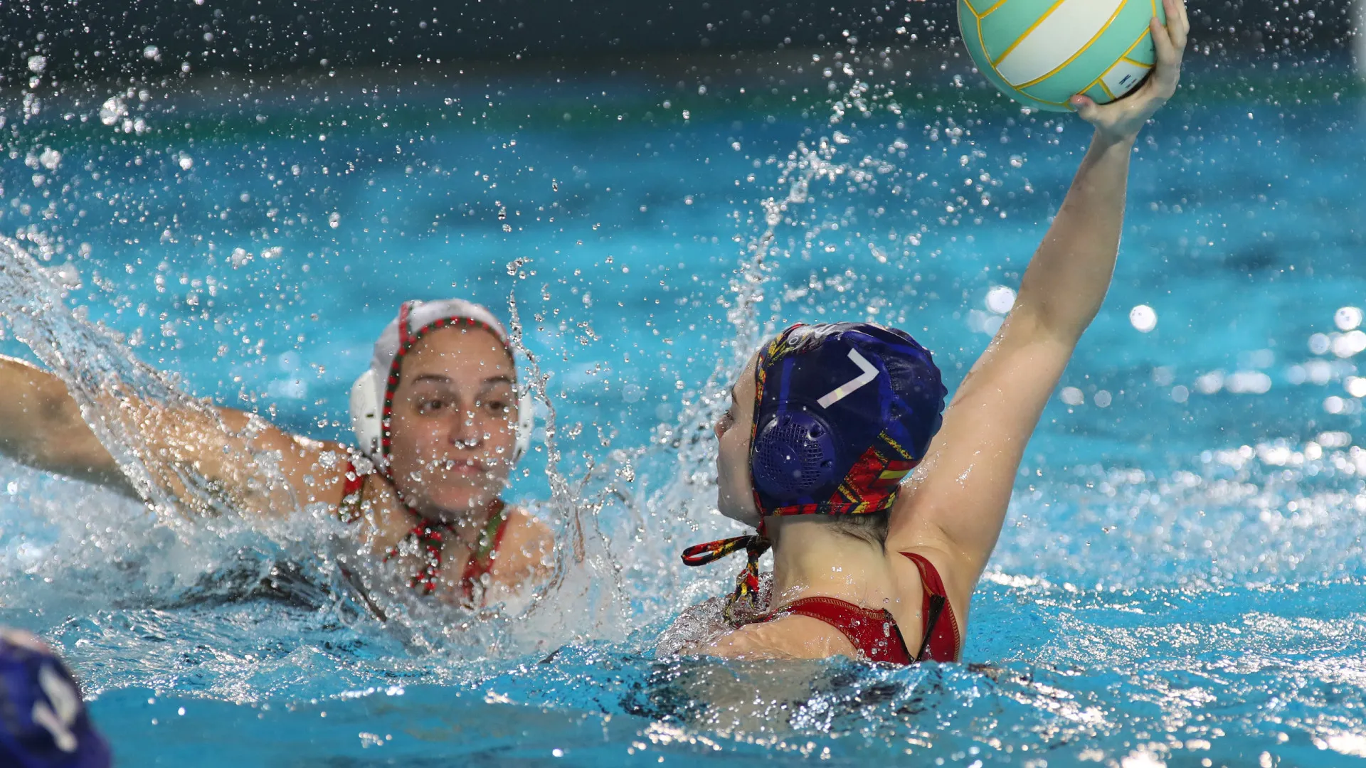 
                    Portugal derrotado pela Espanha na segunda ronda do Europeu feminino
                