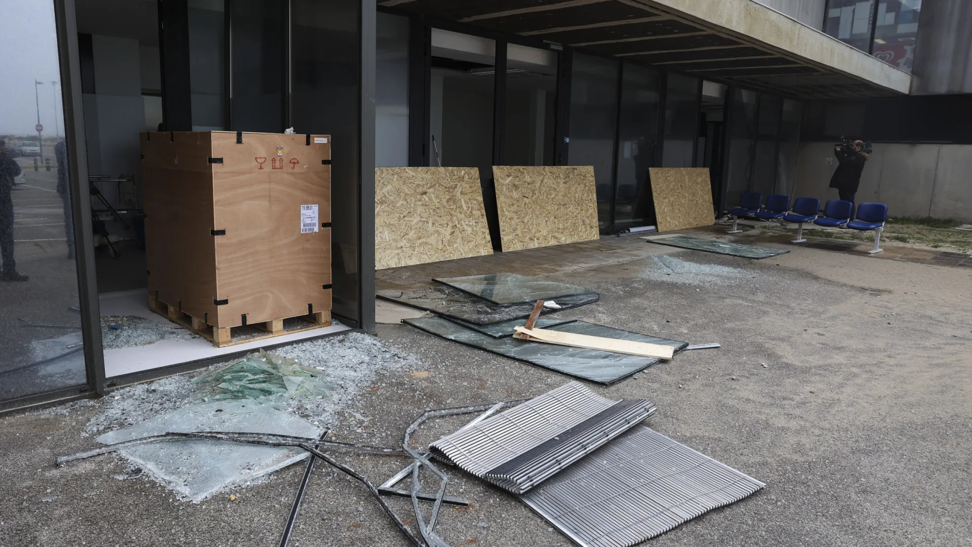 
                    Hospital da Figueira da Foz com vidros partidos e serviços condicionados
                