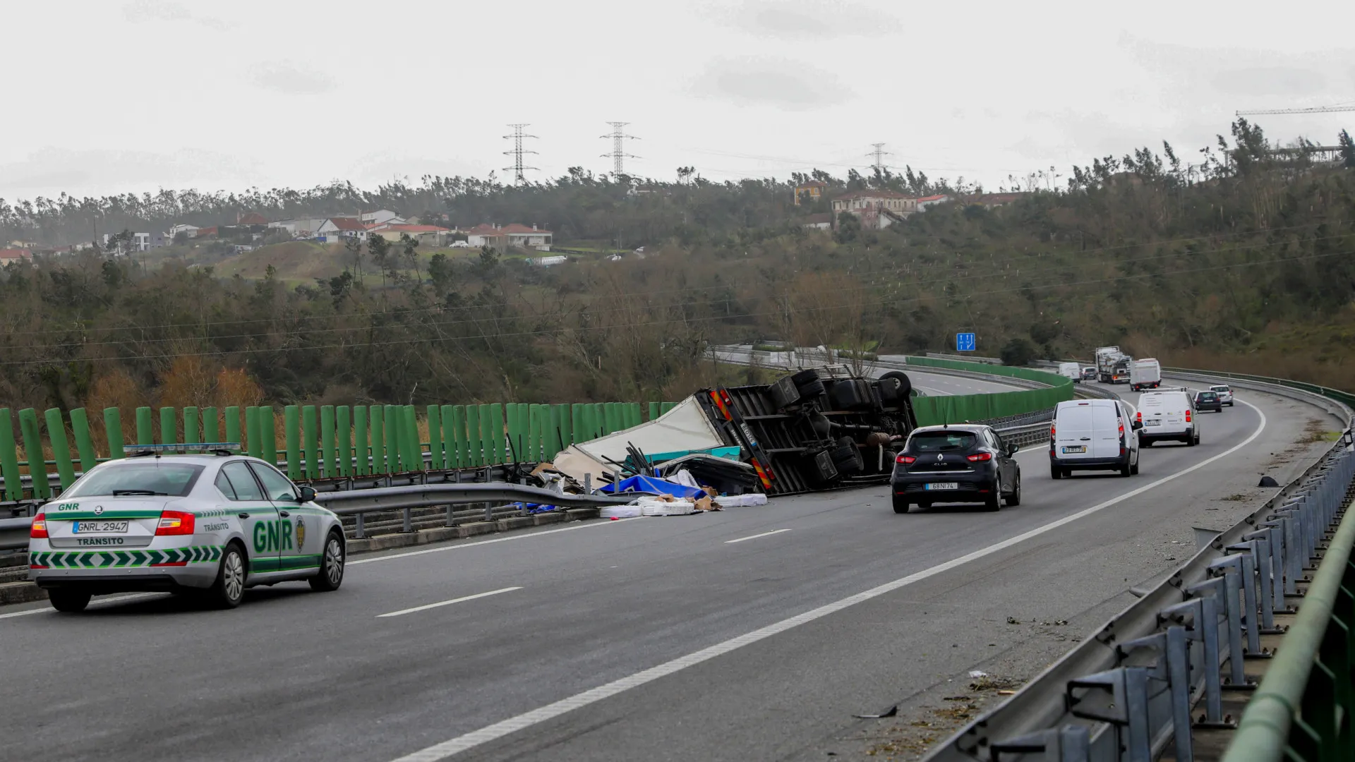 
                    A1 cortada em vários pontos entre Torres Novas e Pombal
                