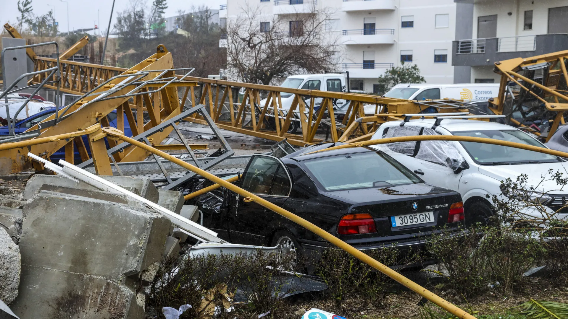 
                    Em 48 horas, Kristin fez cinco mortos e deixou mais de 8 mil ocorrências
                