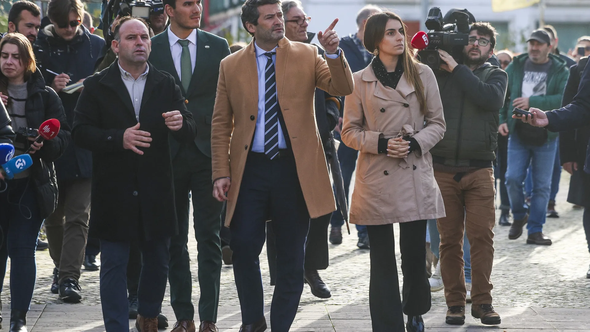 
                    Em Leiria, André Ventura pediu ao Governo rapidez na atribuição de apoios
                