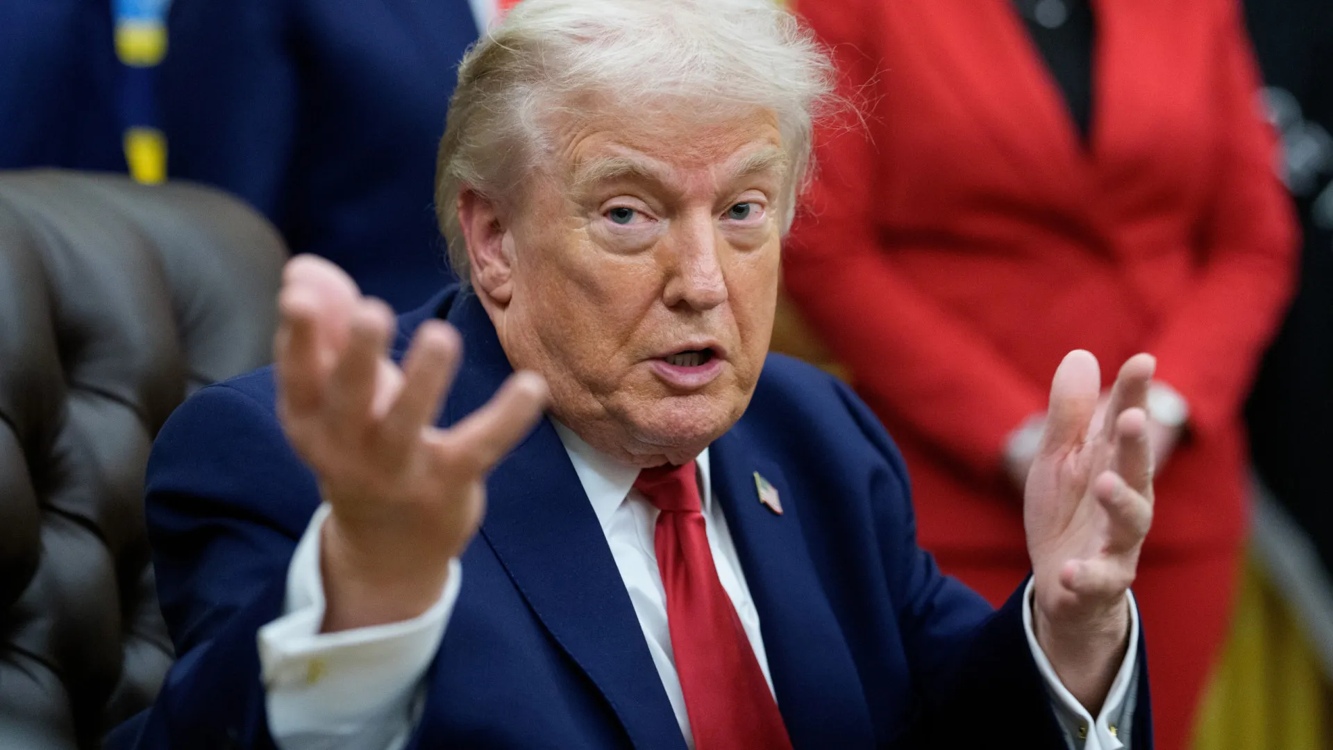 
                    Trump alerta Reino Unido e Canadá contra laços comerciais com China
                