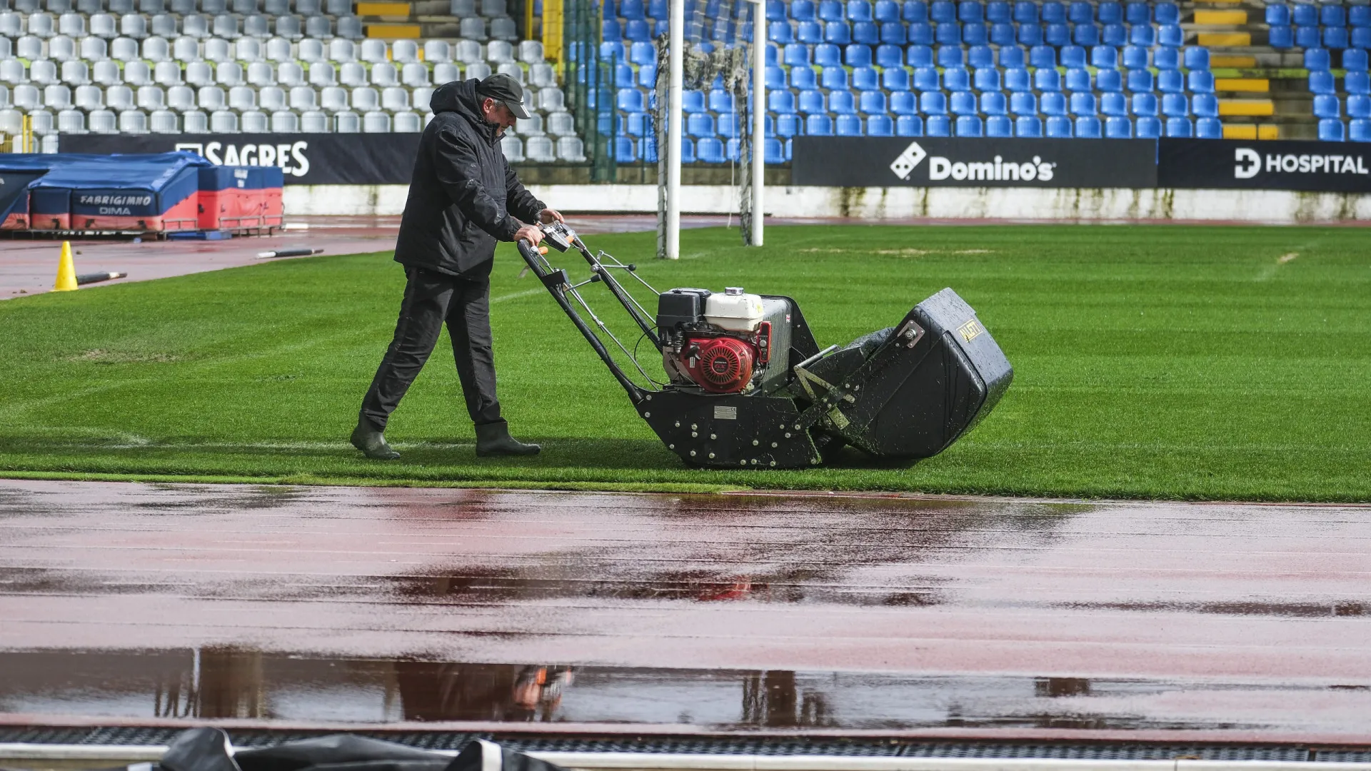 
                    Associação de Futebol de Leiria adia jogos. Em Coimbra, retomam-se provas
                