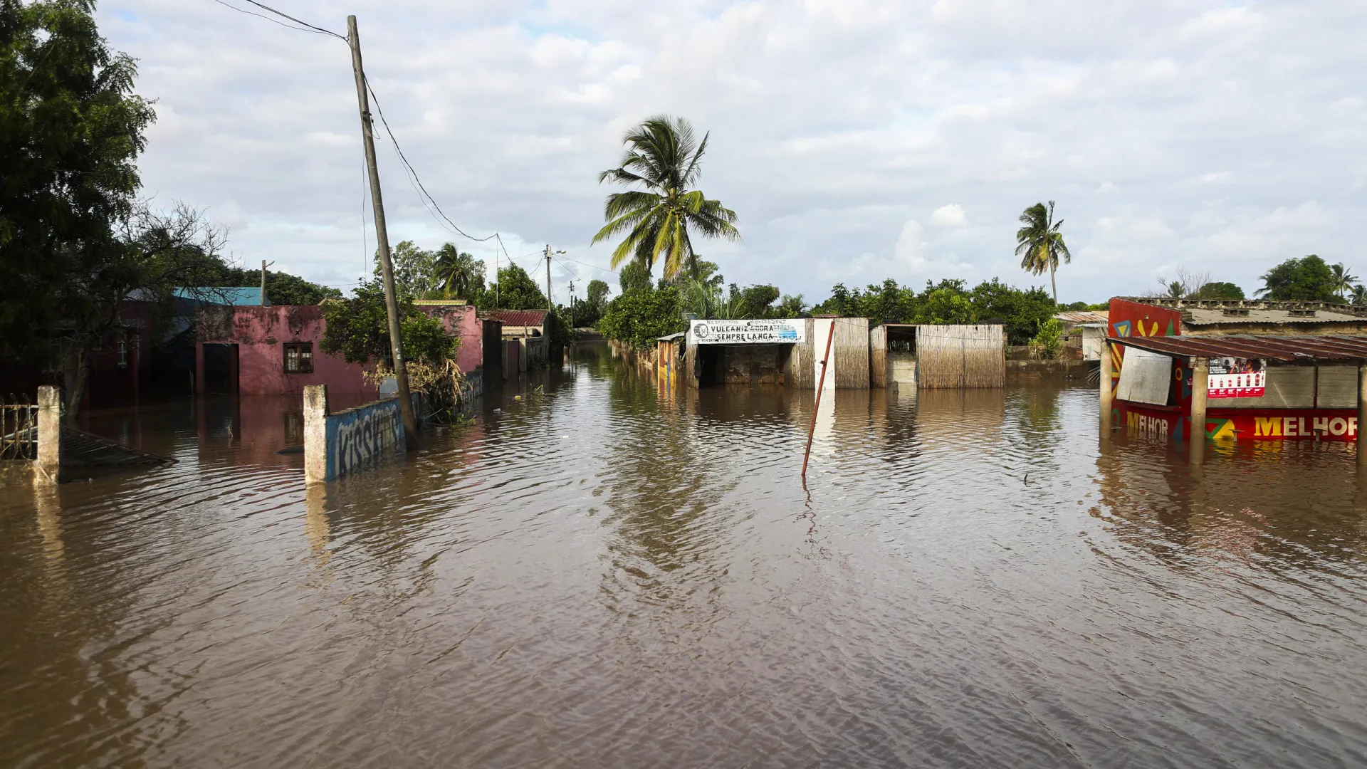 
                    Saúde recebe 16 mil luvas para apoiar vítimas das cheias em Moçambique
                