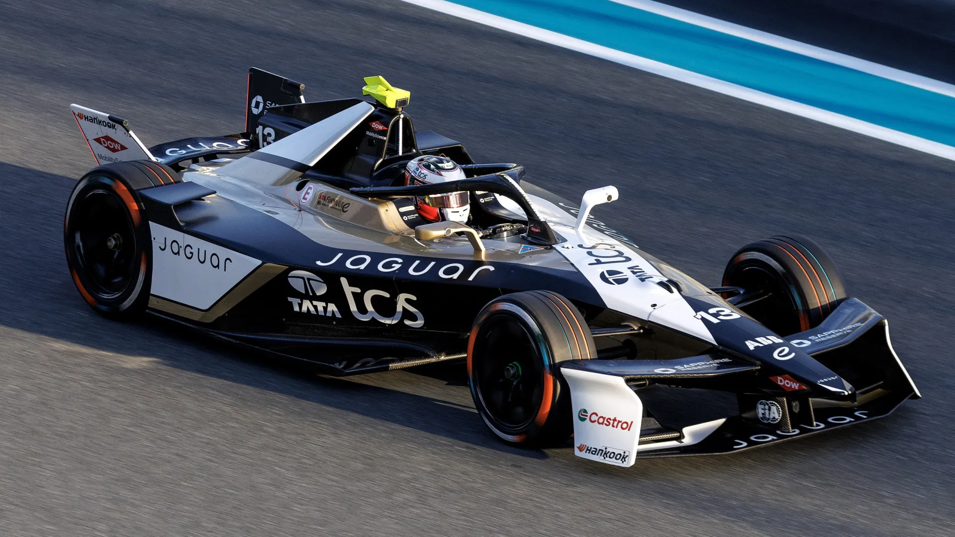 
                    Félix da Costa abalroado em Miami na terceira corrida da Fórmula E
                