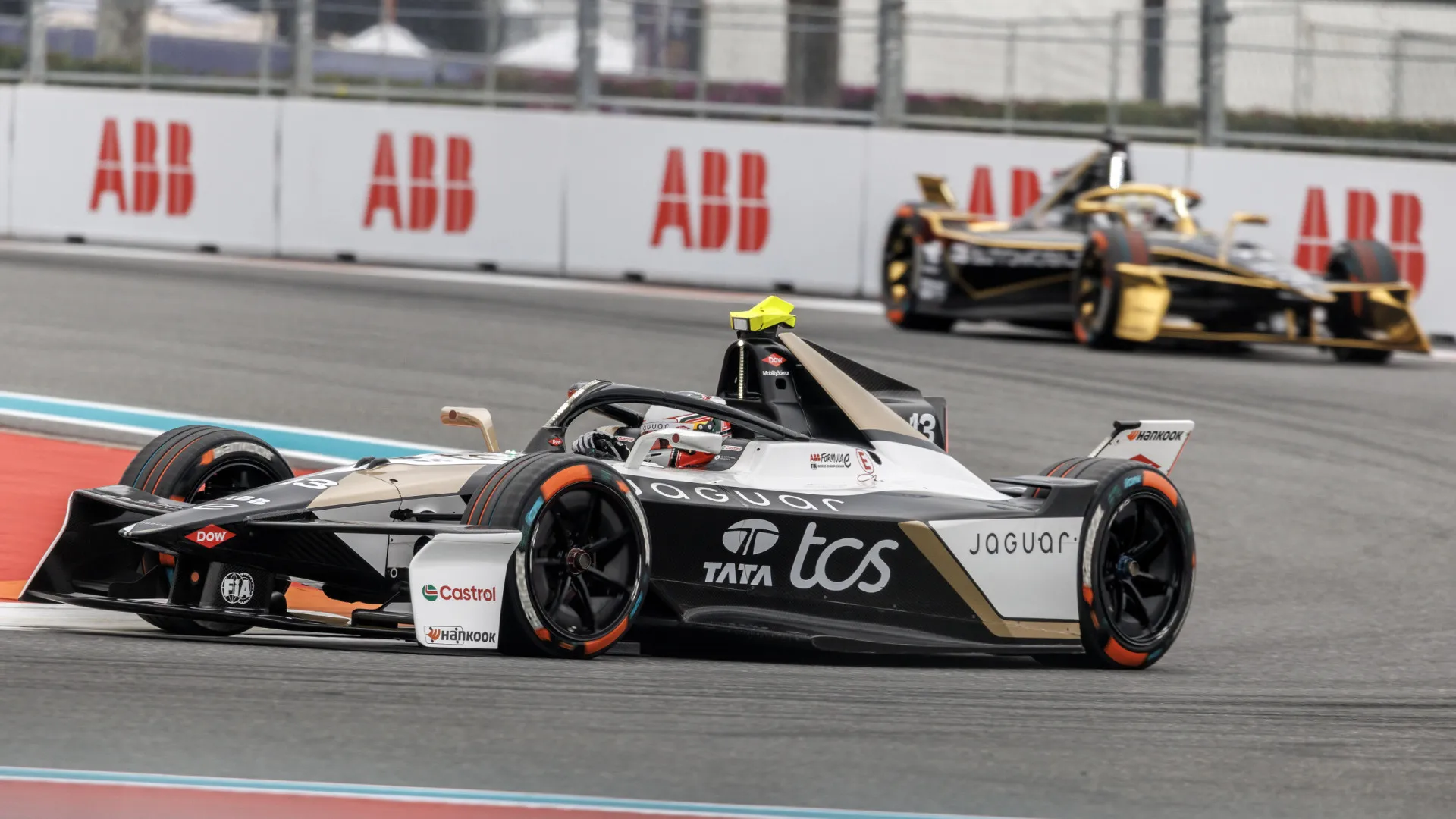 
                    Félix da Costa estreia-se a vencer com a Jaguar no Mundial de Fórmula E
                