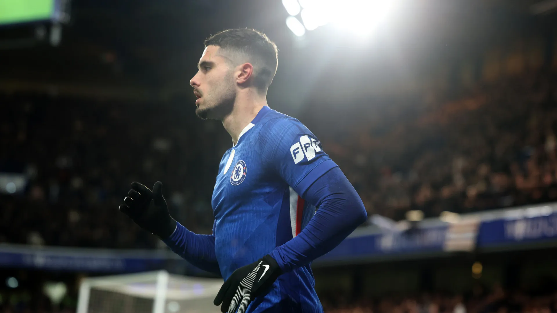 Pedro Neto 'safa-se' com advertência da UEFA após empurrão a apanha-bolas