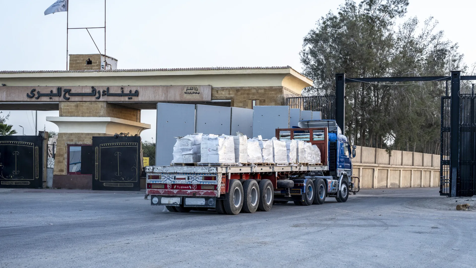 
                    Fronteira de Rafah entre Gaza e Egito reaberta condicionalmente
                