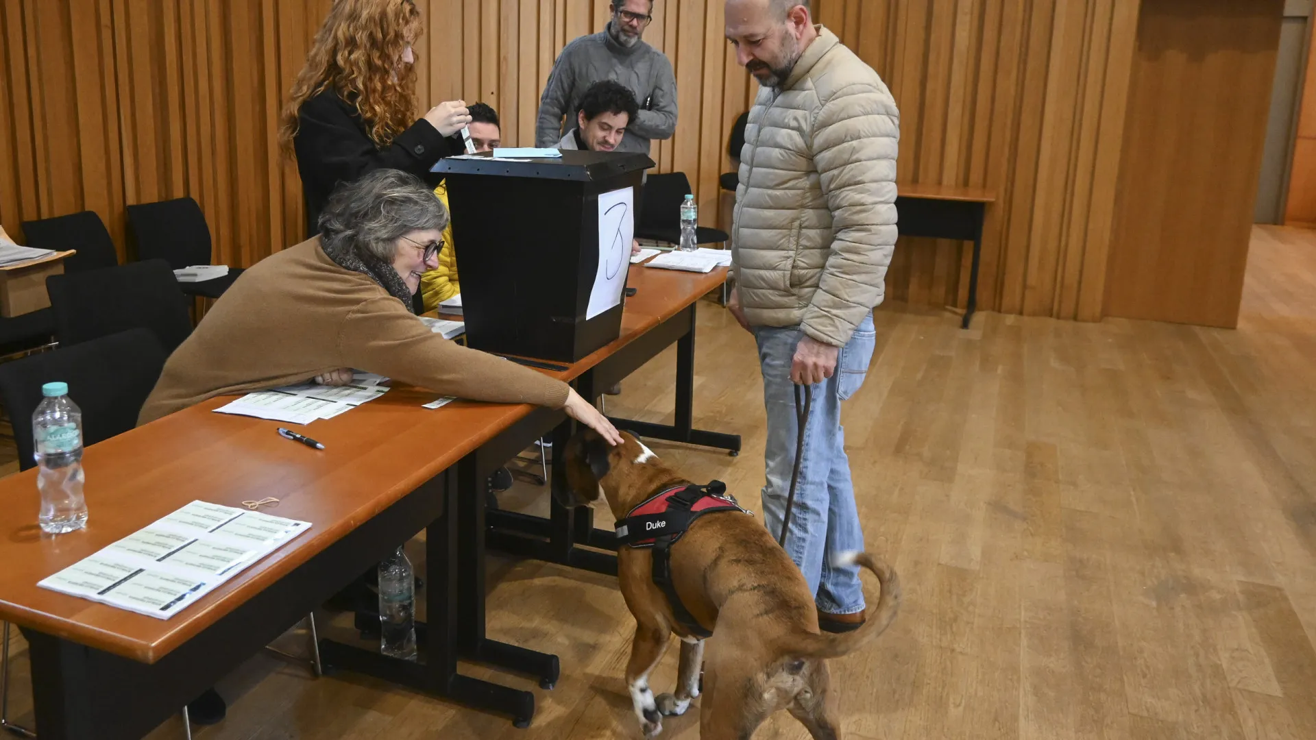 
                    Não há tempestade que demova os eleitores da Marinha Grande
                