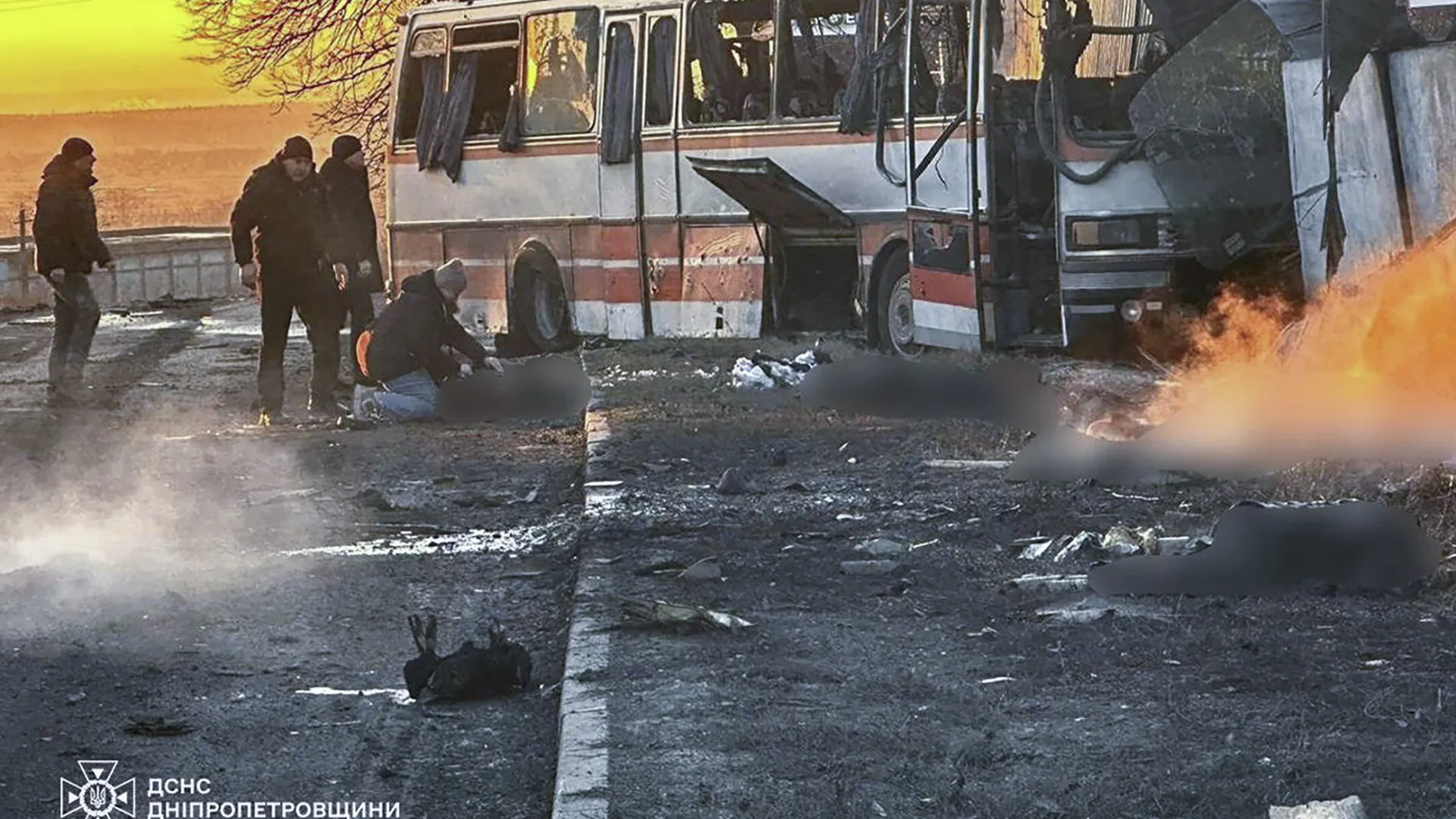 
                    Ucrânia: Pelo menos 15 mineiros mortos em ataque contra autocarro
                