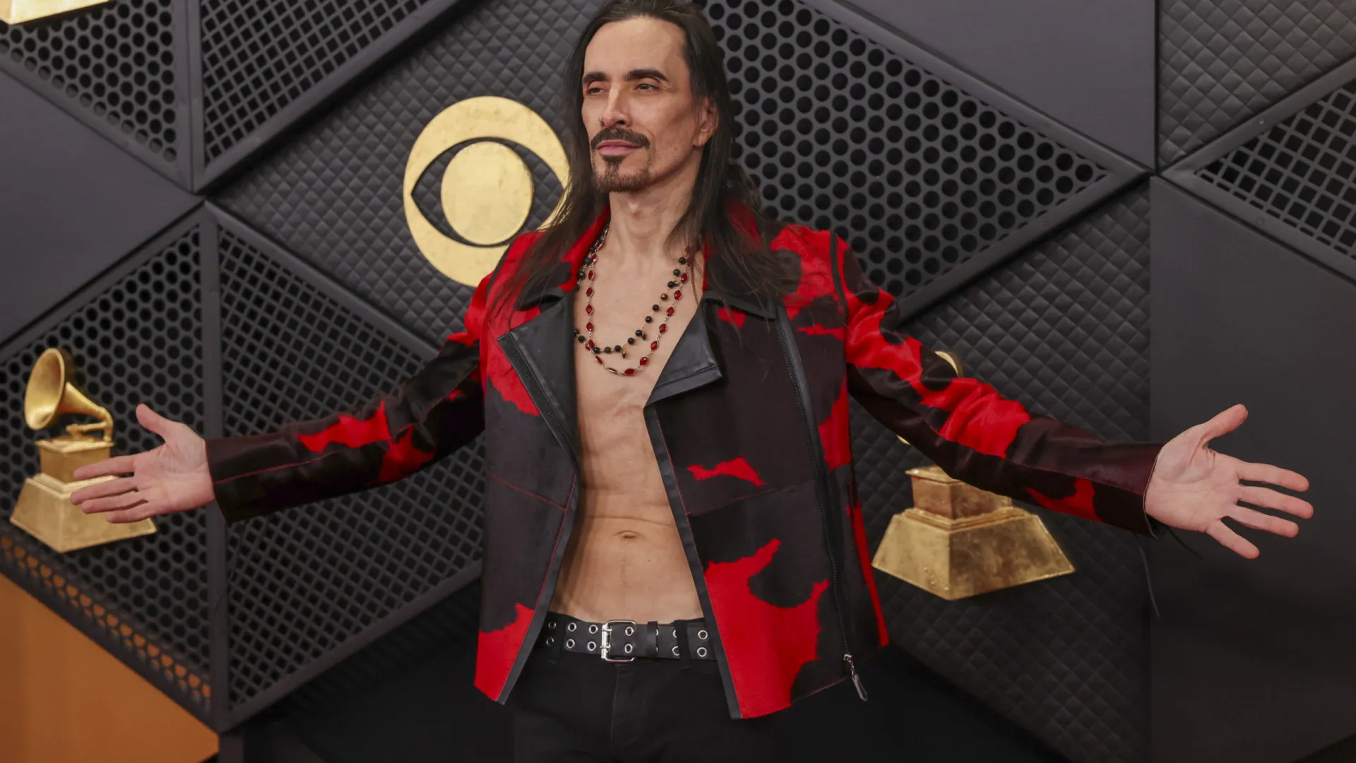 
                    Guitarrista português Nuno Bettencourt vence Grammy por atuação em 