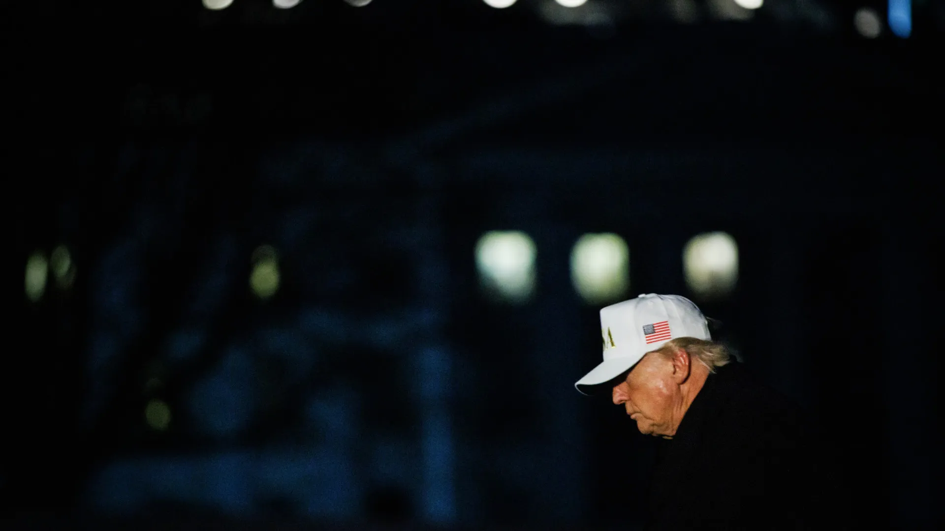 
                    Preço do petróleo cai 3% após Trump dizer que espera acordo com Irão
                