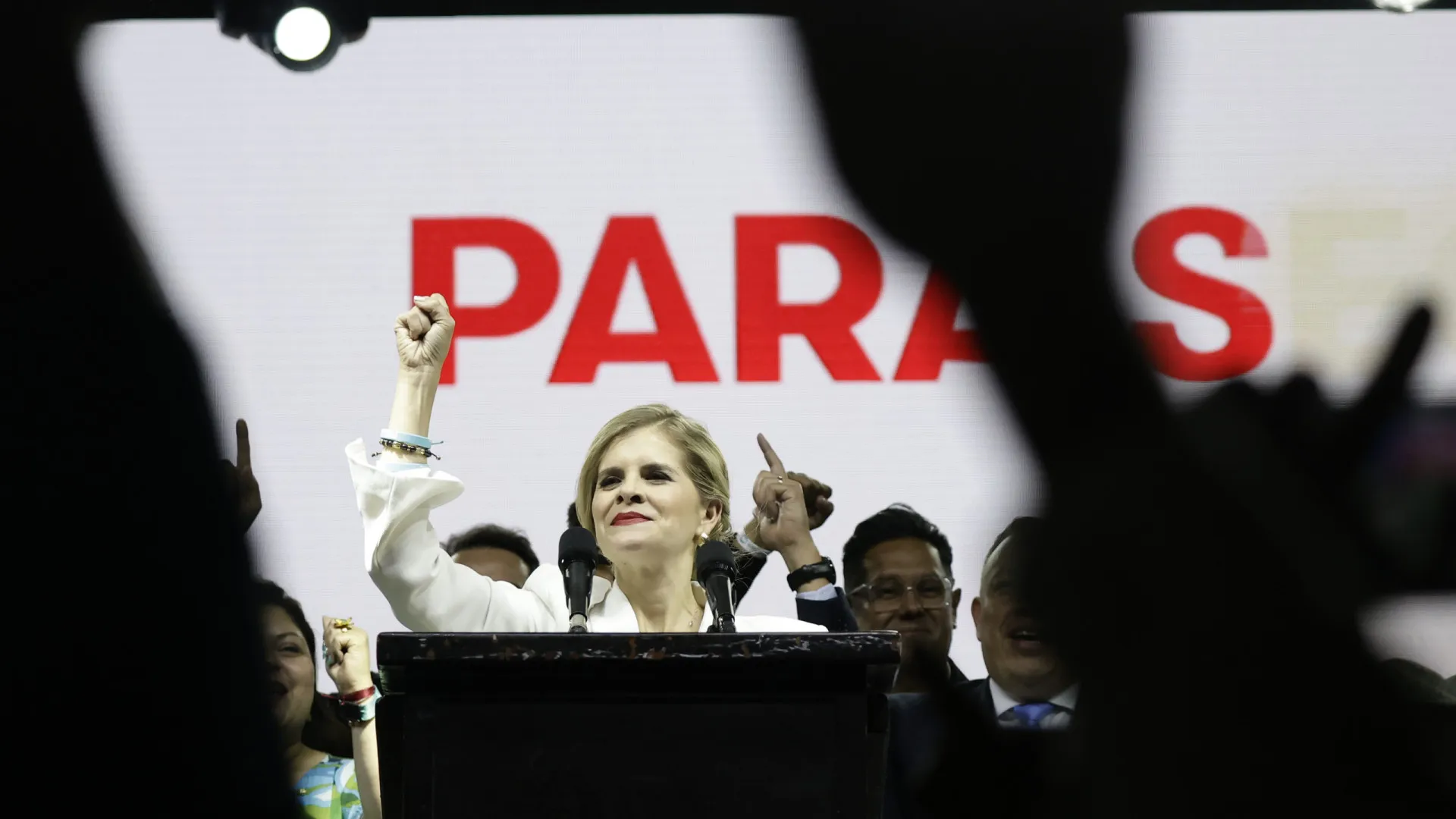 
                    Candidata de direita Laura Fernández vence presidenciais na Costa Rica
                