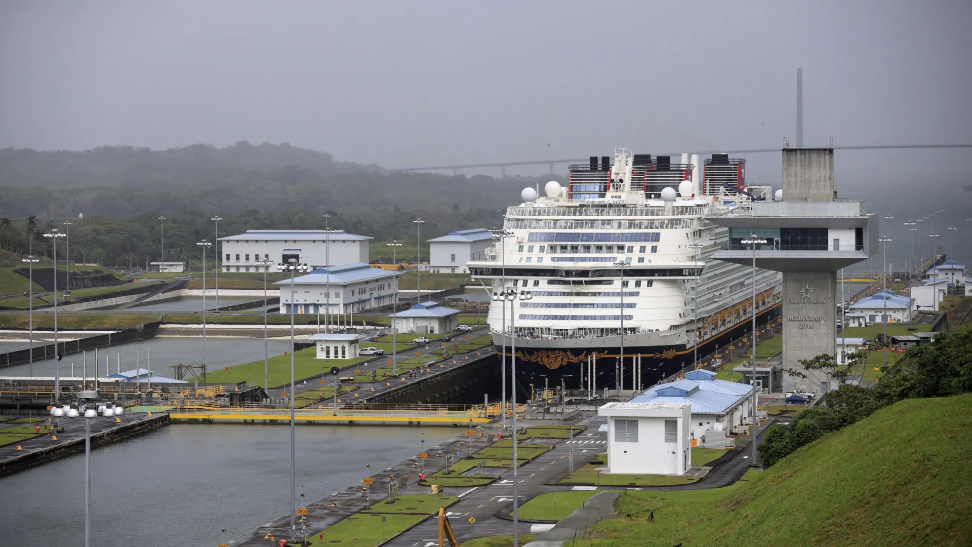 
                    Anulação do Panamá de concessão portuária é 