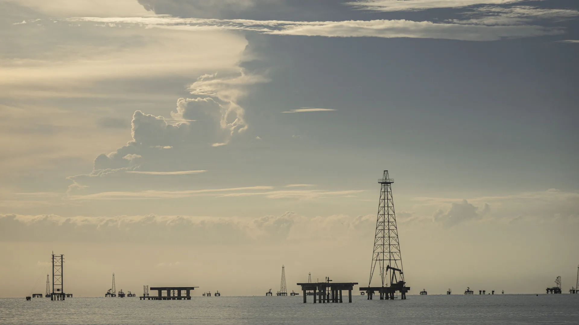 
                    Venezuela: Continua transporte irregular de crude venezuelano
                