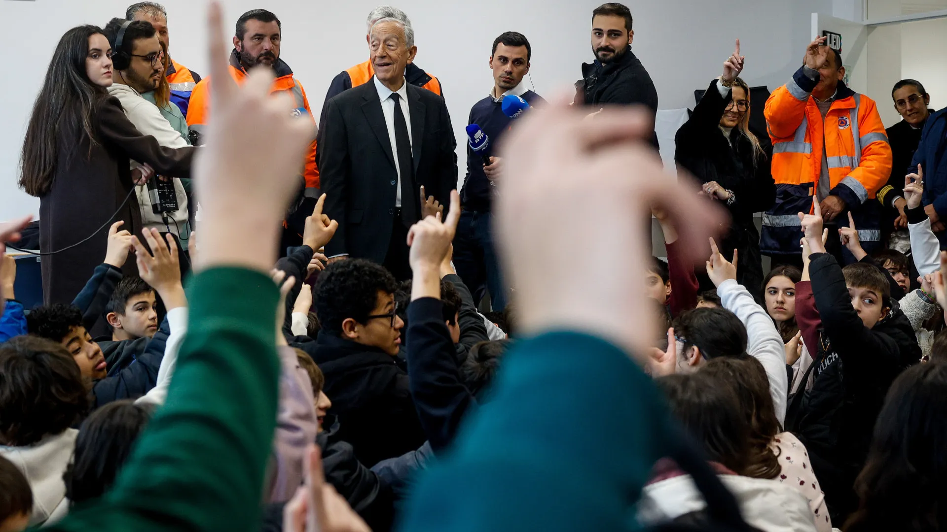 
                    Centenas de crianças de Ourém dizem continuar sem luz em casa
                