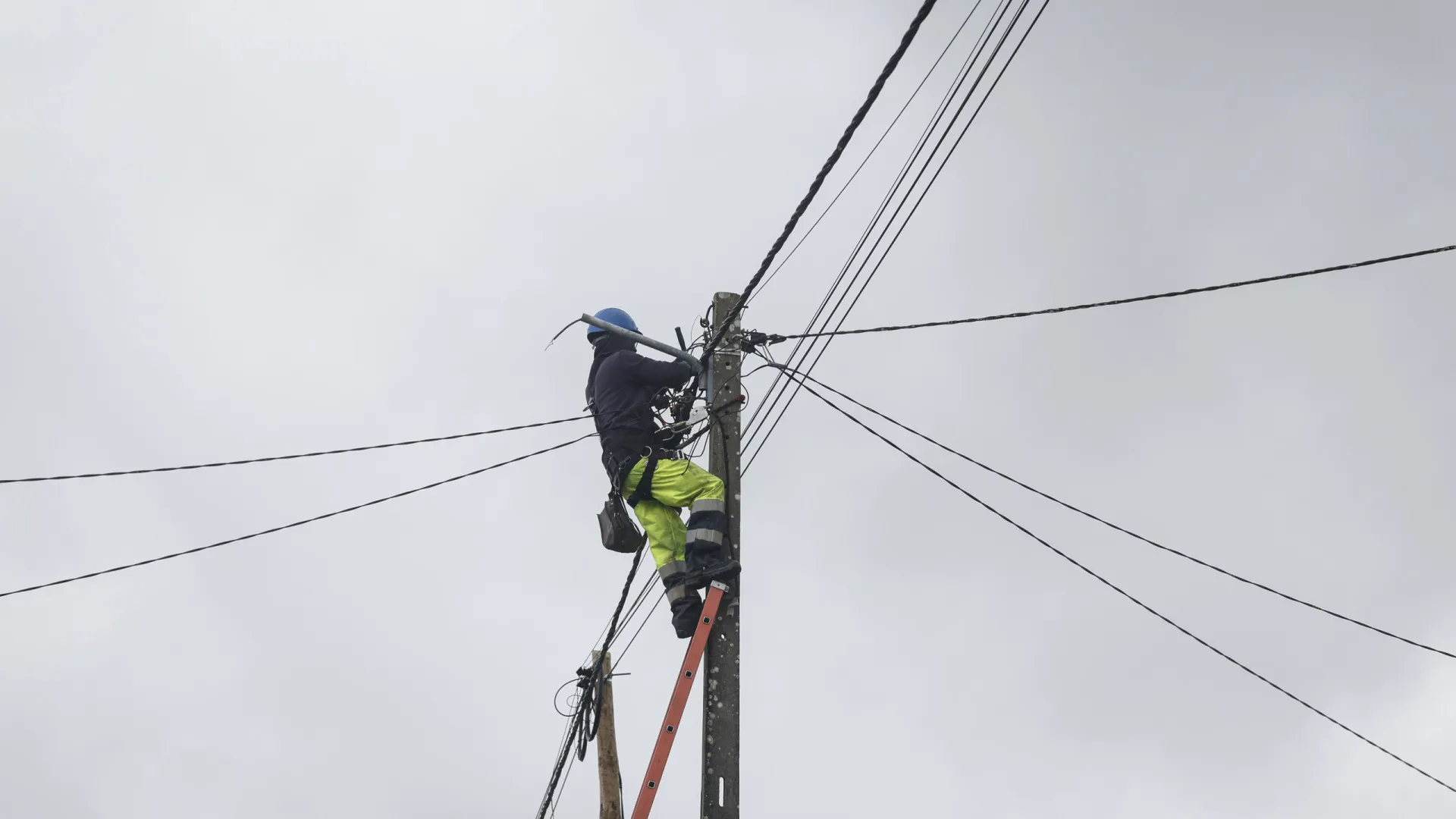 
                    E-Redes contabiliza 76 mil clientes sem energia elétrica às 08h00
                