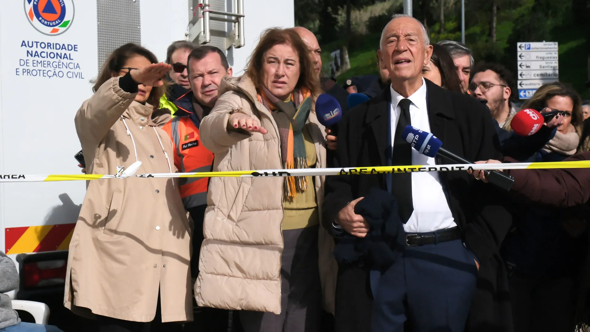 
                    Marcelo promulga diploma que cria apoios sociais e 'lay-off' simplificado
                