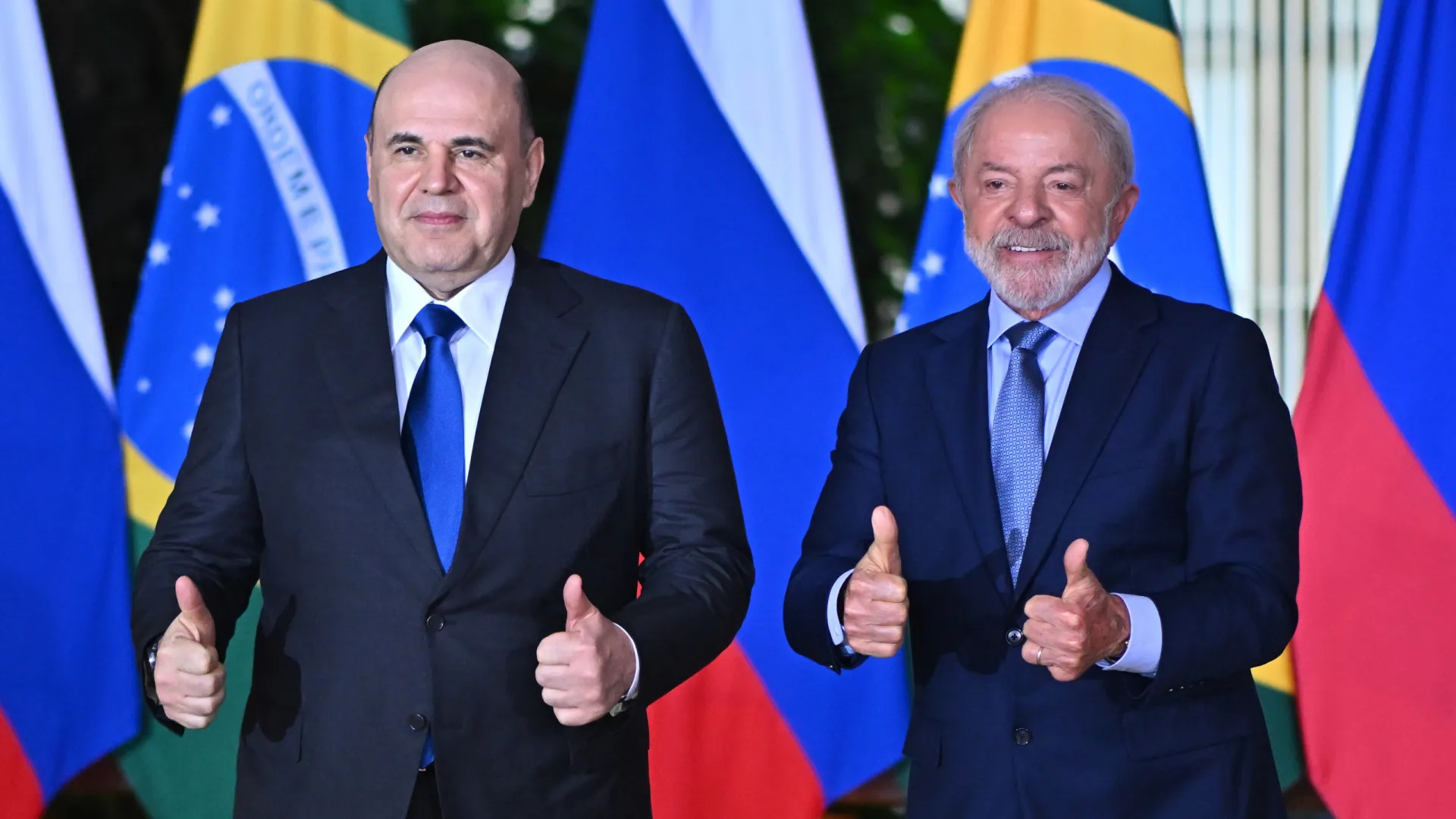 
                    Lula pede reforço do multilateralismo a primeiro-ministro russo
                