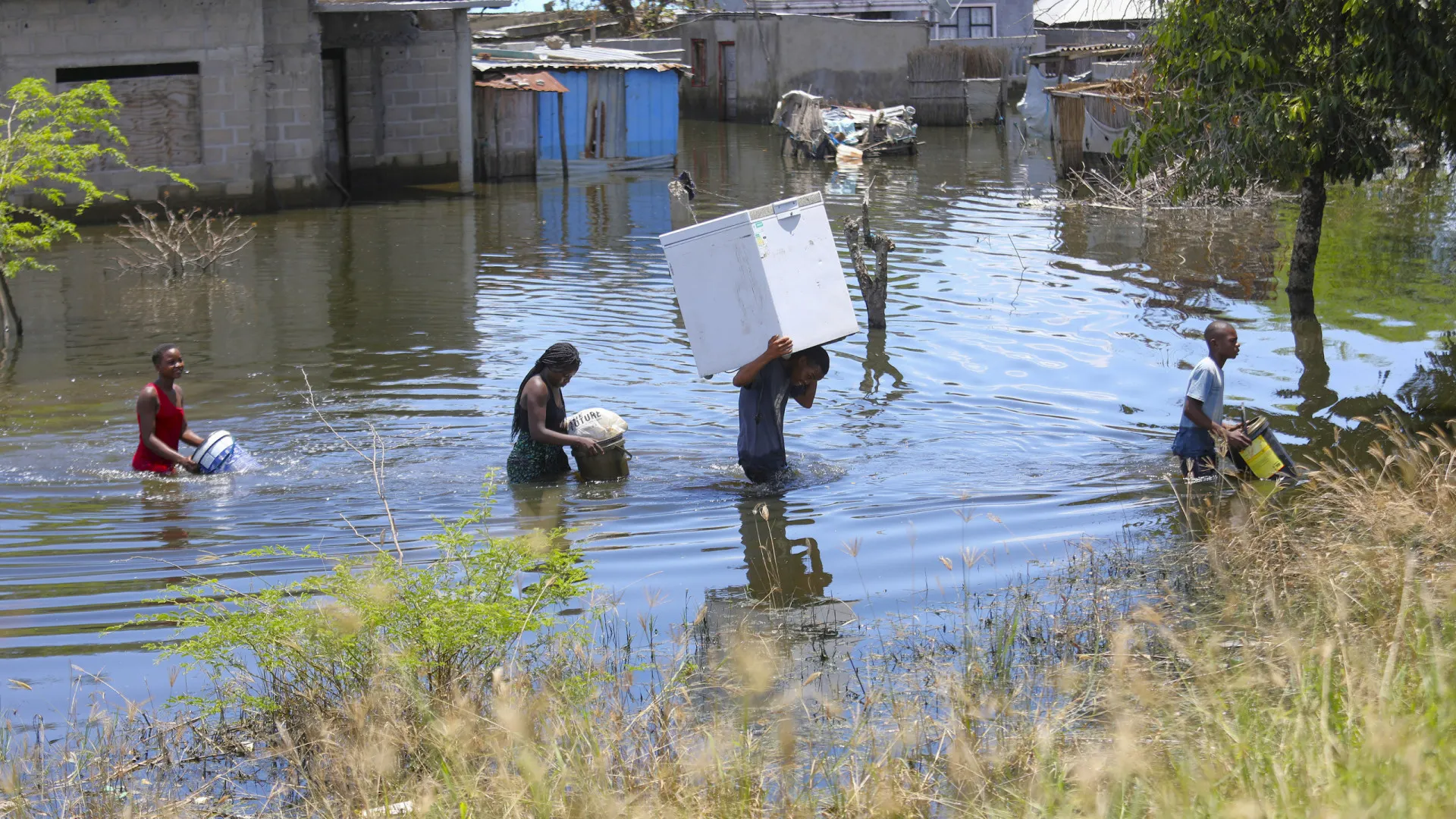 
                    Moçambique deve antecipar meios para retirar pessoas de zonas de cheias
                