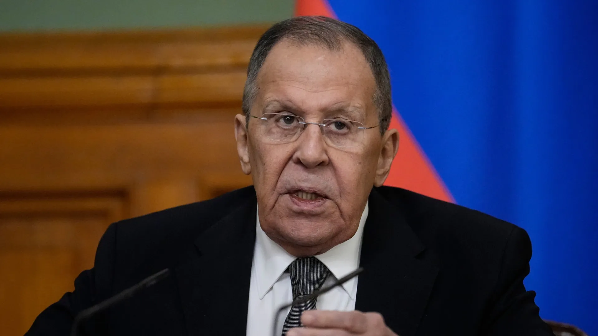 Moscovo diz que continuará a cumprir tratado nuclear se EUA o fizerem