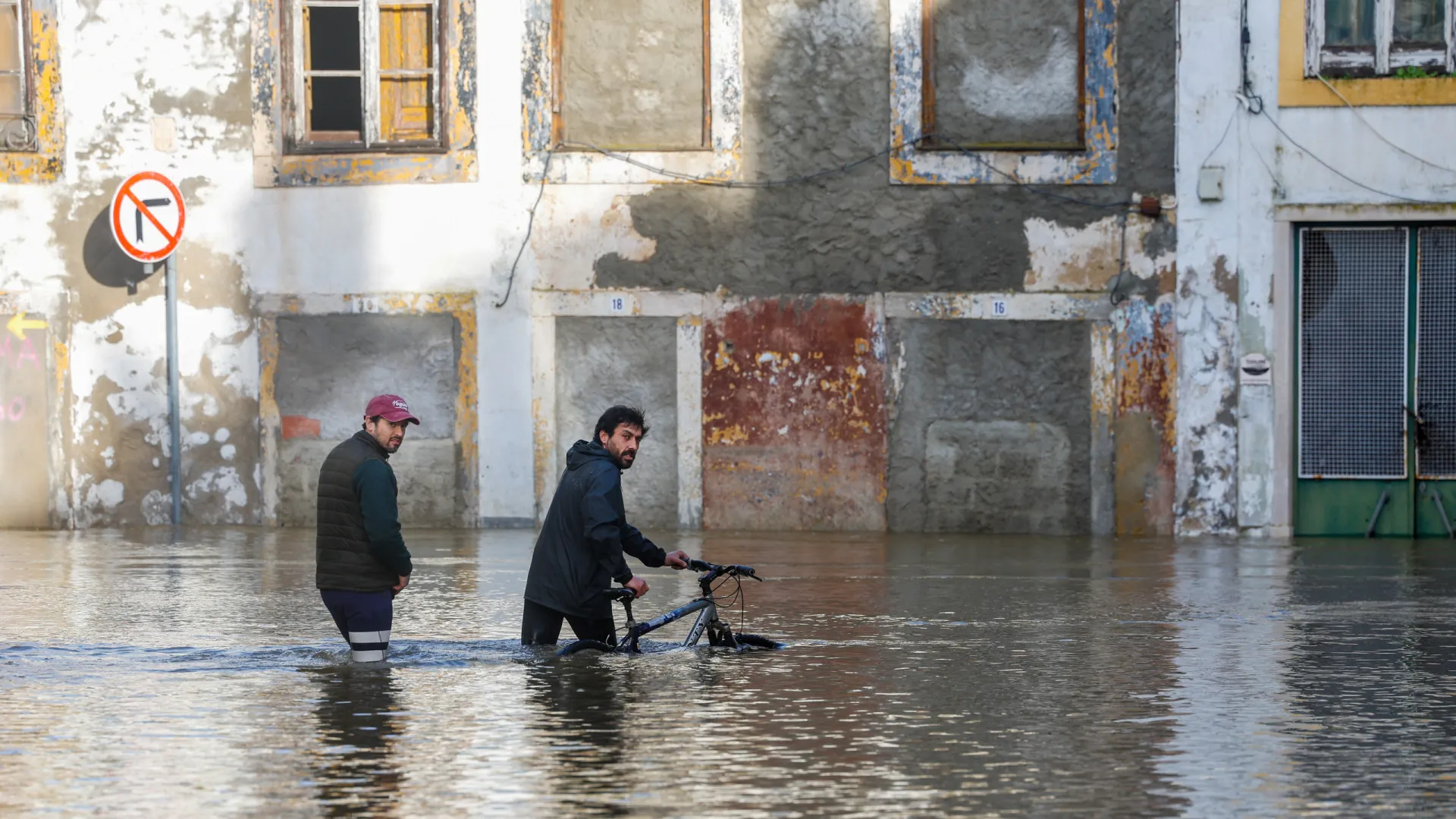 
                    Tejo com nova subida prevista durante a noite após sábado de estabilização
                