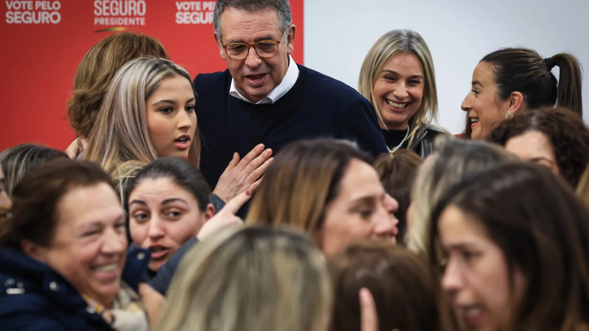 
                    Seguro pede aos portugueses que digam 