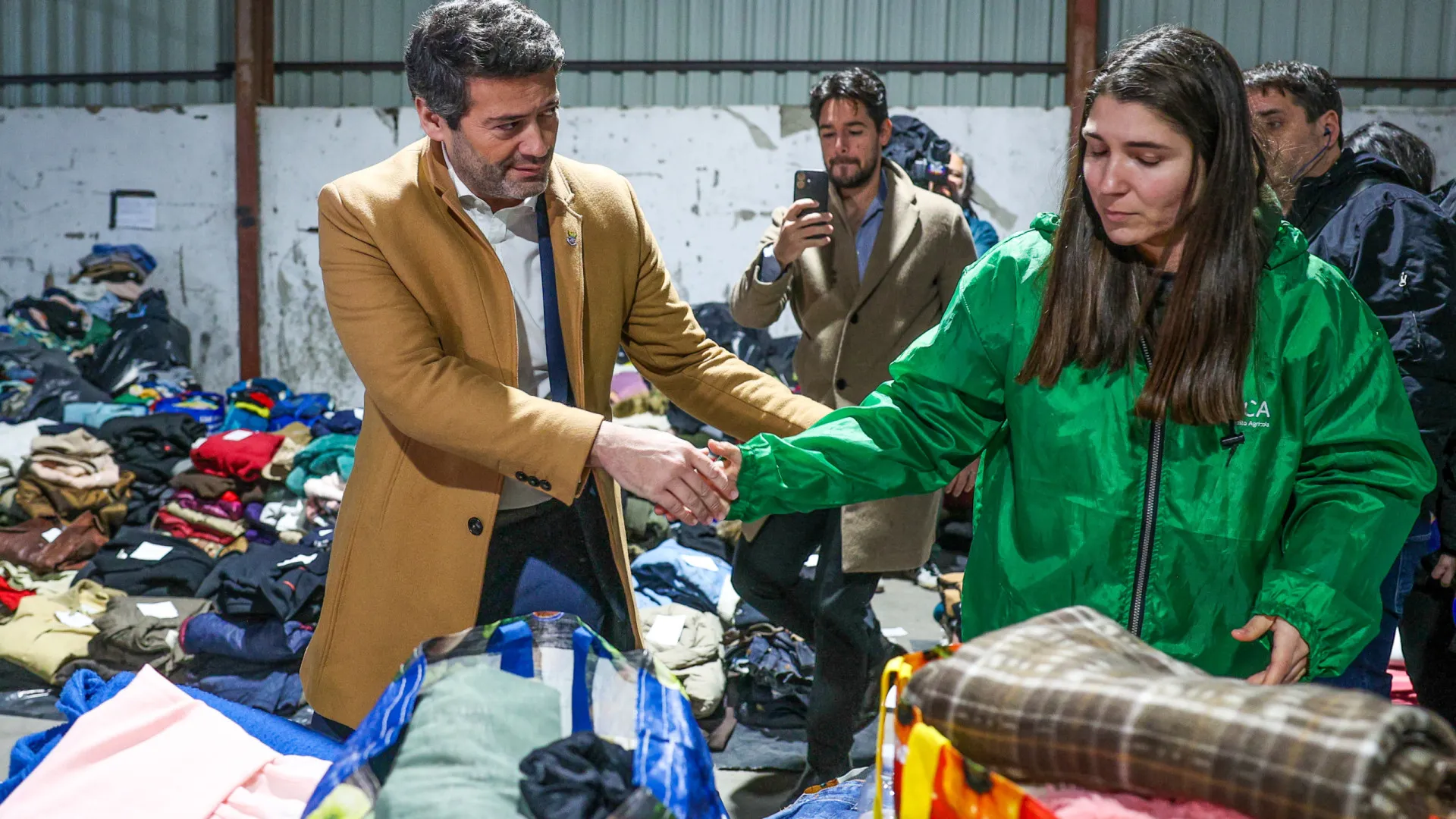 
                    Imigrantes para reconstrução? 