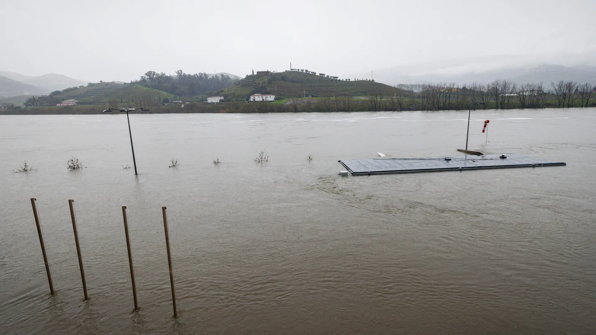 Douro regista subida considerável e espera-se "um dia difícil"