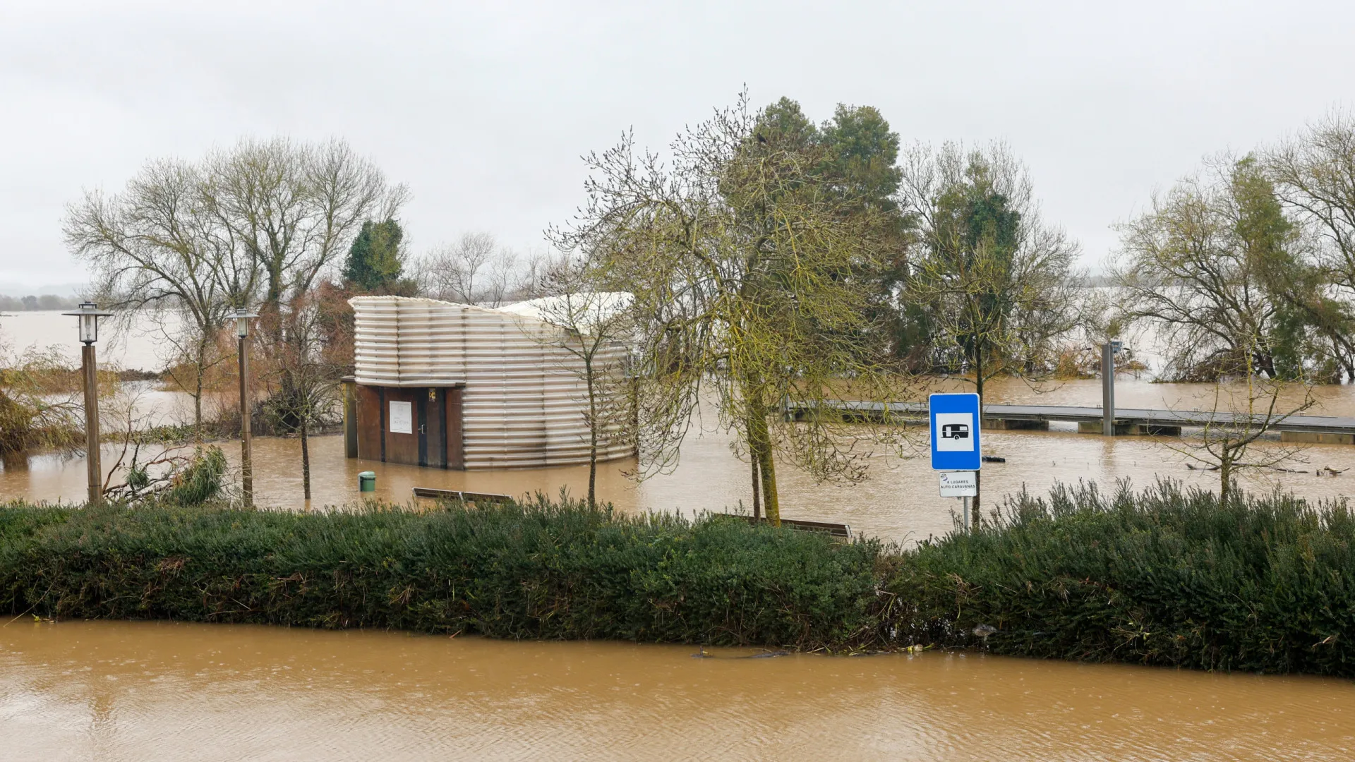 
                    Proteção Civil alerta para risco de inundações em várias bacias hidrográficas
                