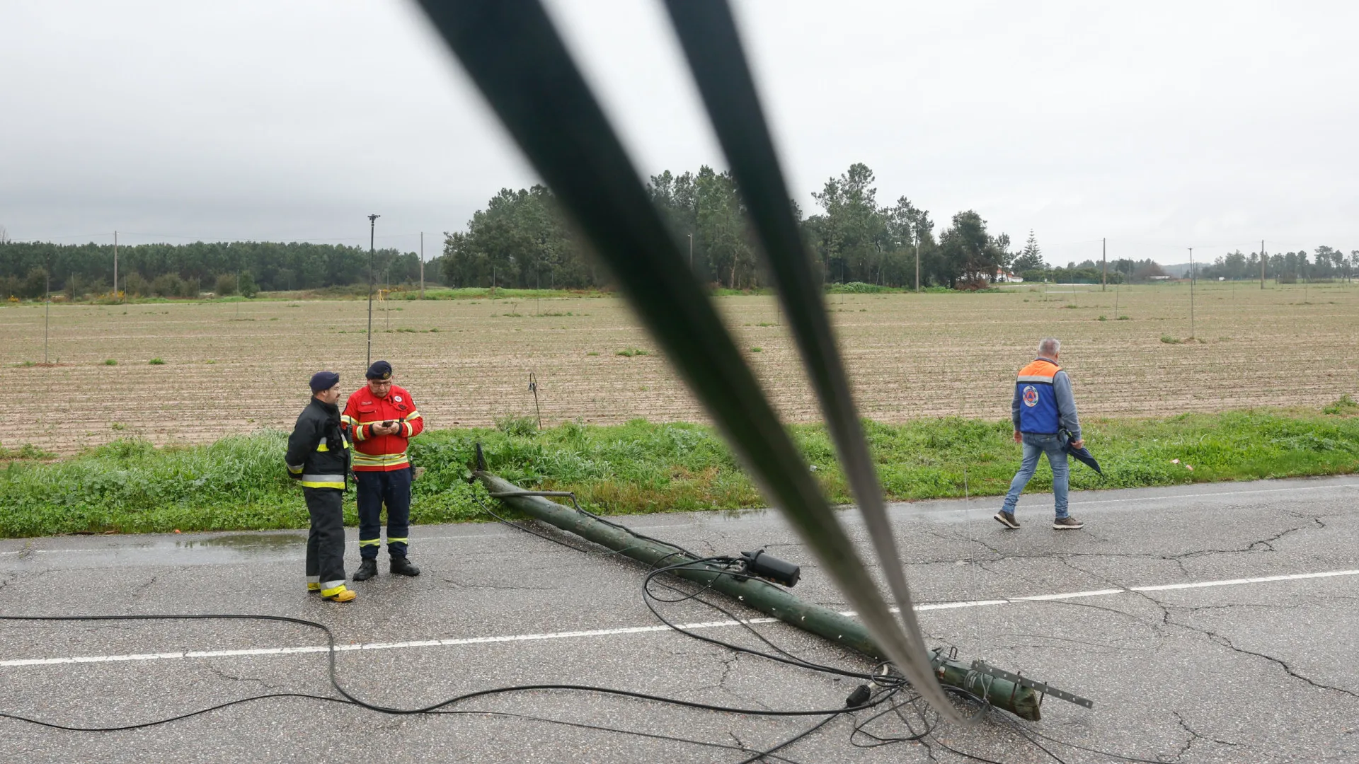 
                    Há 6.500 clientes da E-Redes sem energia na zona mais afetada por Kristin
                