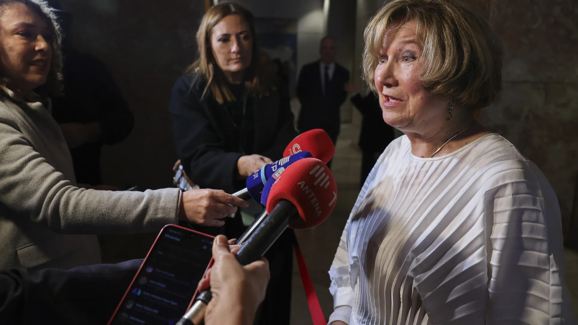 
                    Lídia Jorge apela à vigilância sobre IA em defesa do pensamento humano
                