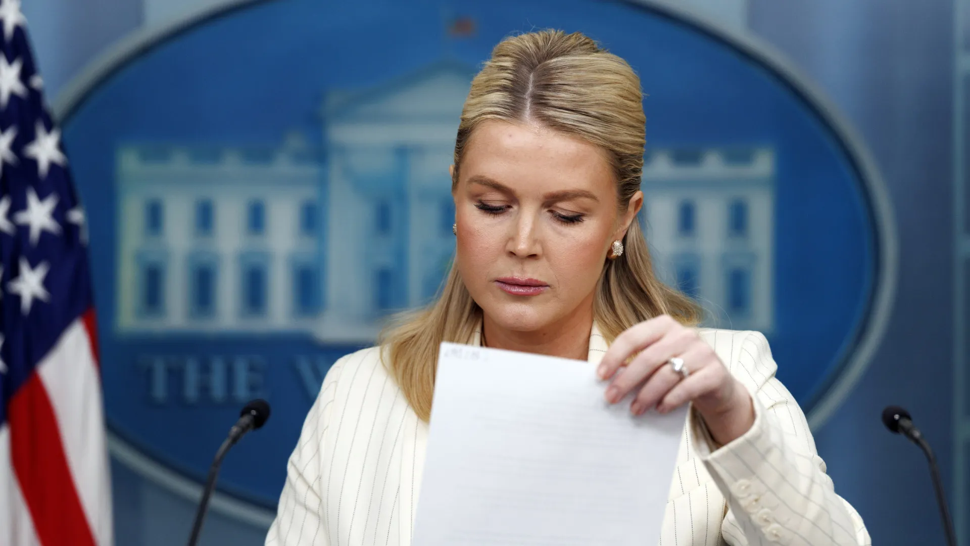 
                    Donald Trump vai revogar lei climática de Barack Obama
                