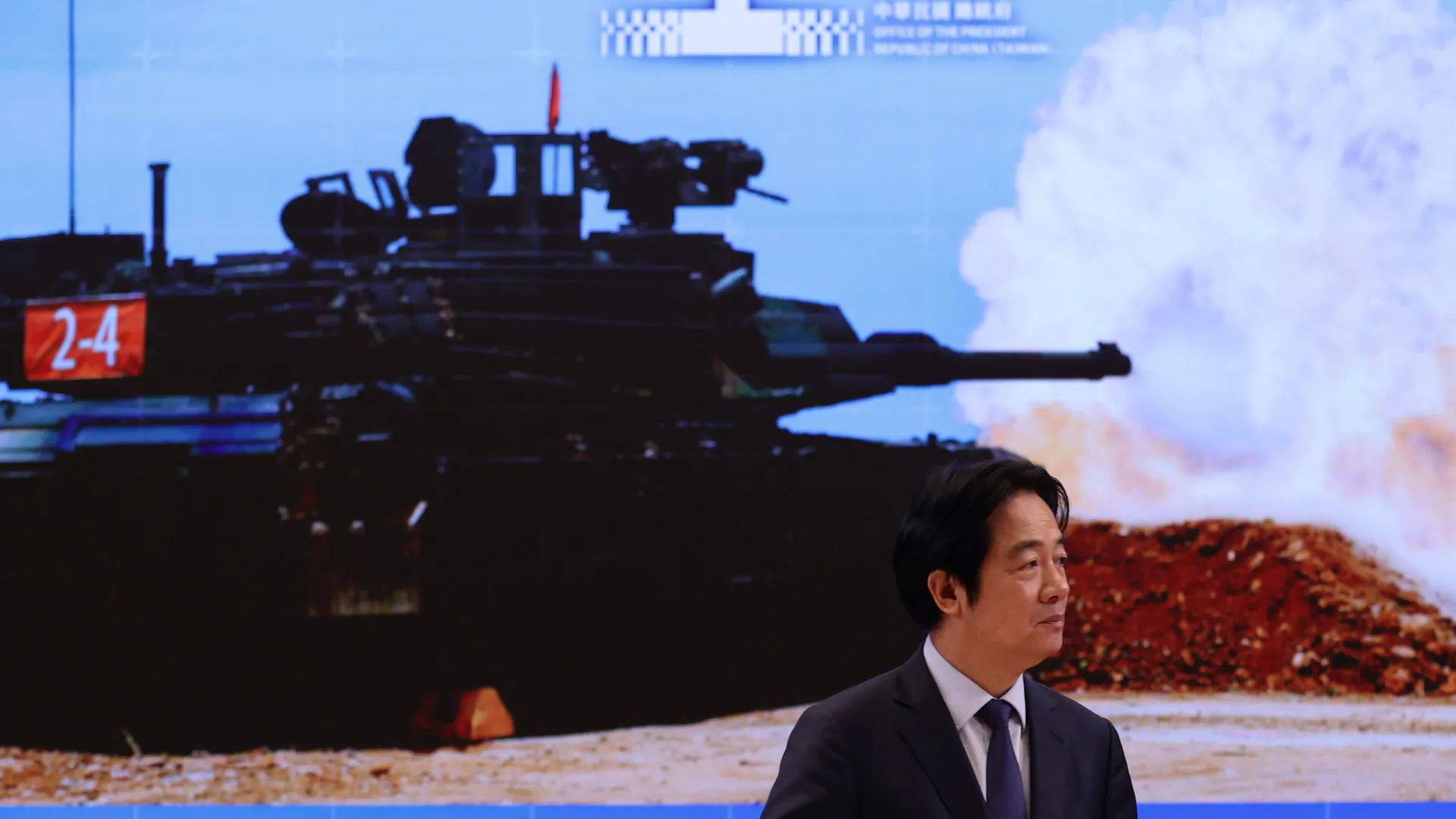 
                    Senadores dos EUA visitam Taiwan durante debate sobre aumento da despesa militar
                