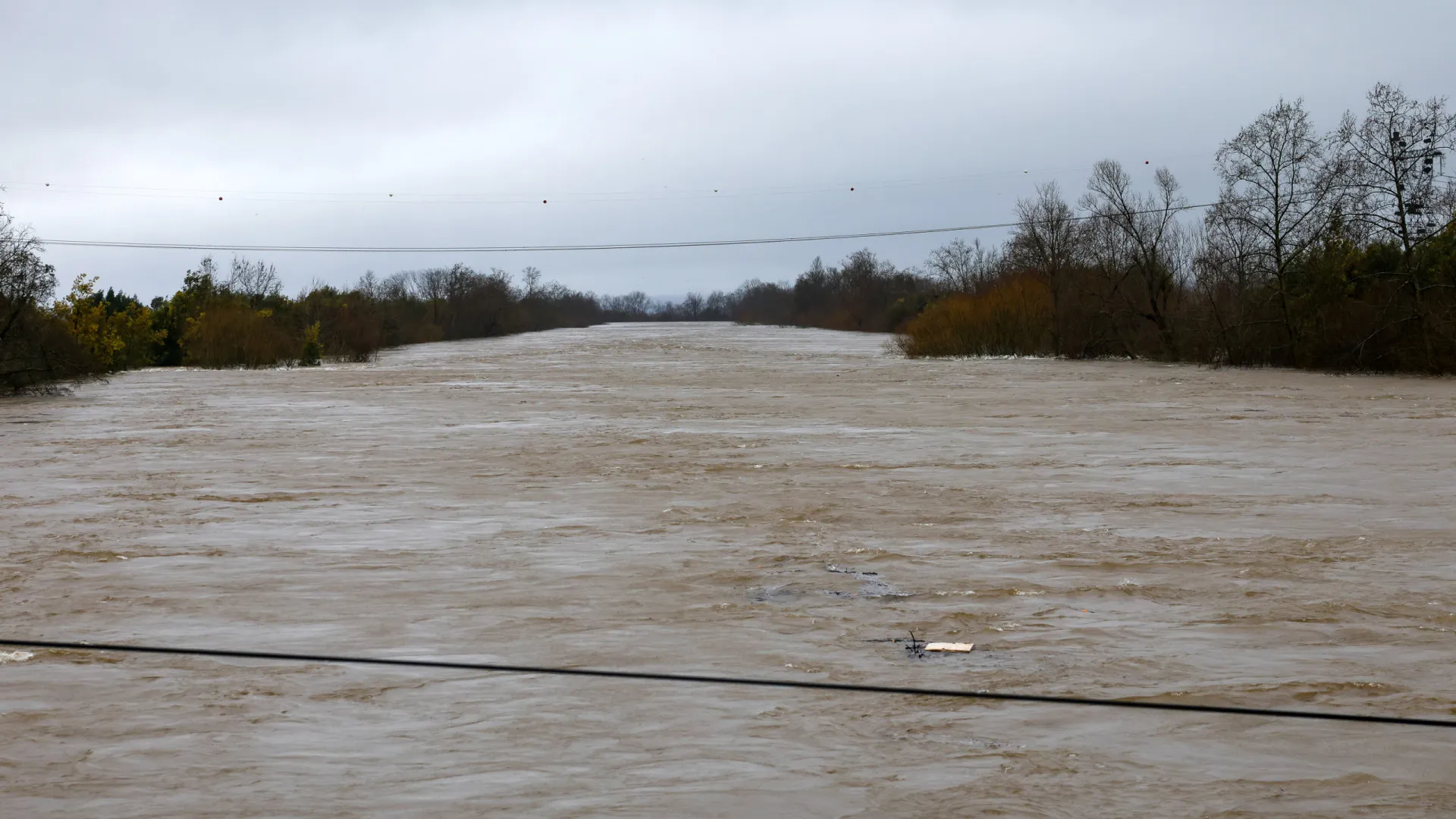 
                    Governo compromete-se a rever obra hidrográfica do Mondego
                