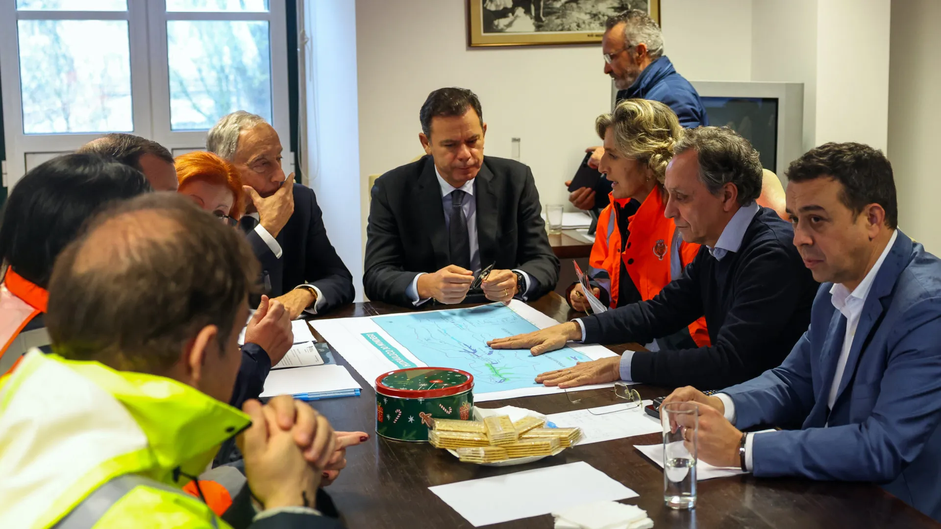 
                    Montenegro cancela participação em retiro de líderes da UE na 5.ª feira
                