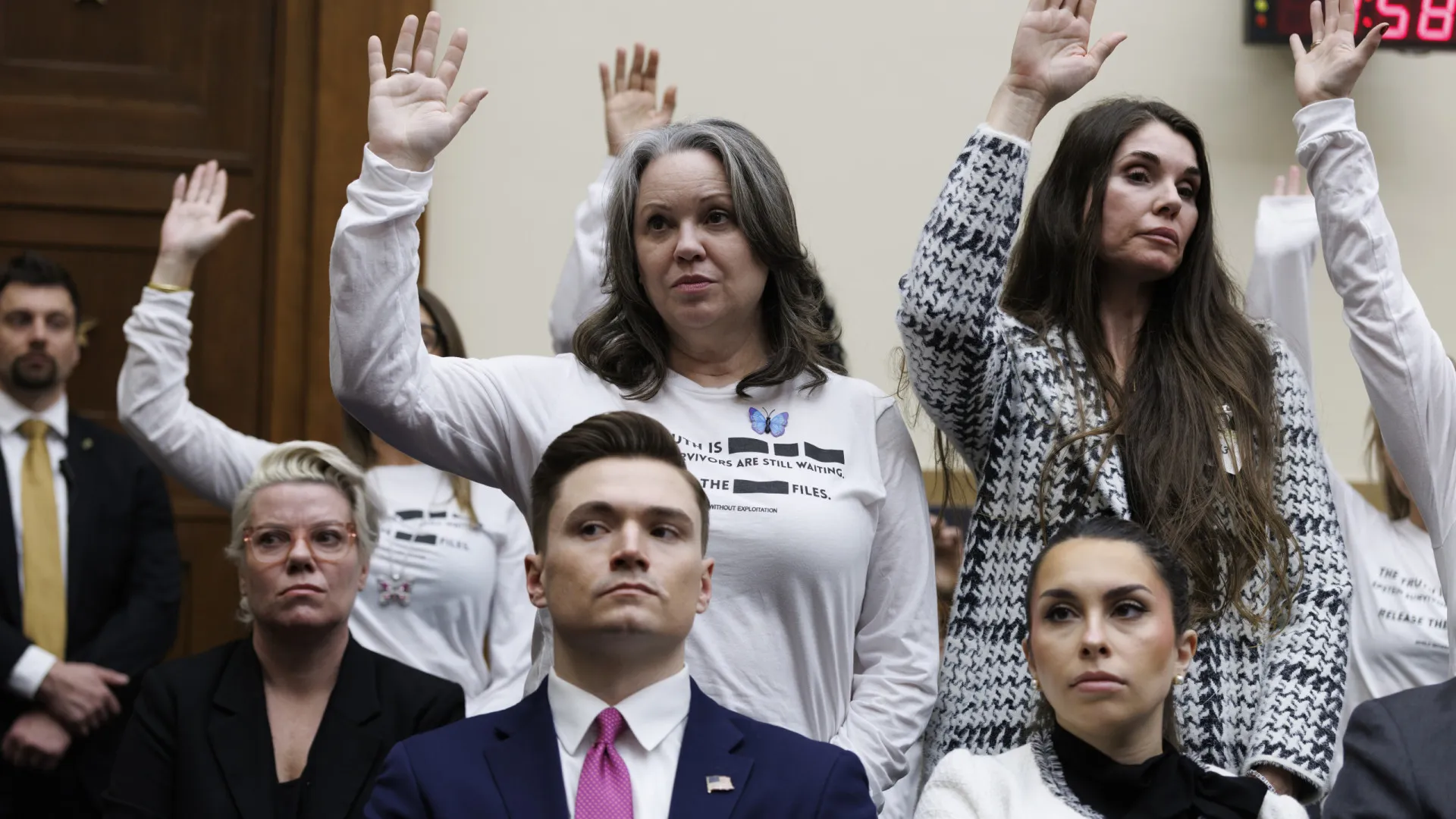 
                    Executores do testamento de Epstein propõem pagar 21 a 30 milhões às vítimas
                