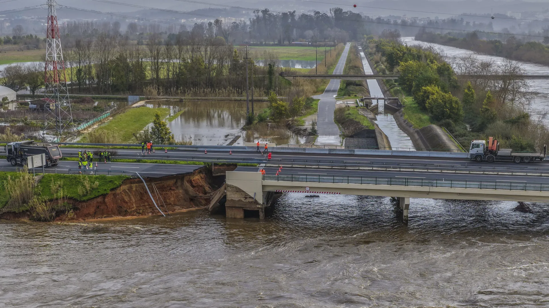 
                    Parlamento recomenda isenção temporária de portagens em trechos da A1
                