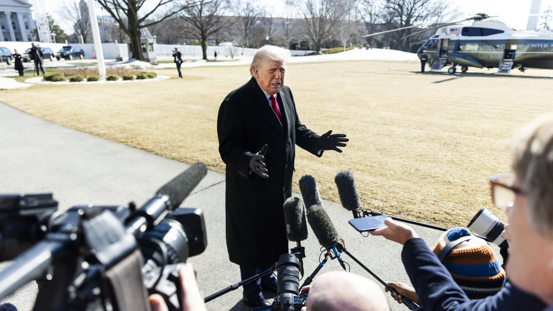 
                    Trump anuncia apoio a Orbán para eleições de abril na Hungria
                