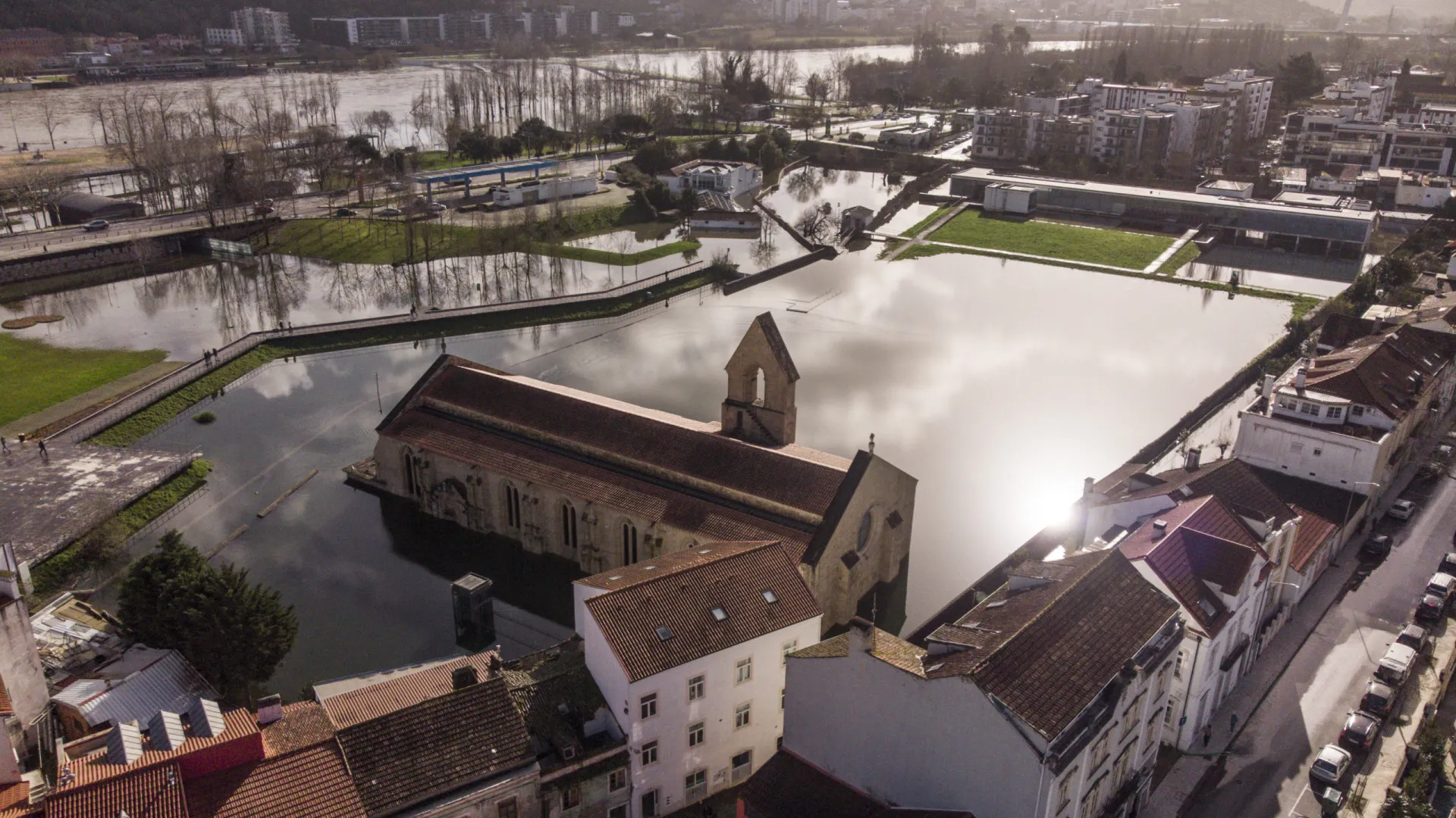 
                    Buscas por casal de idosos de Montemor-o-Velho retomadas às 09h00
                